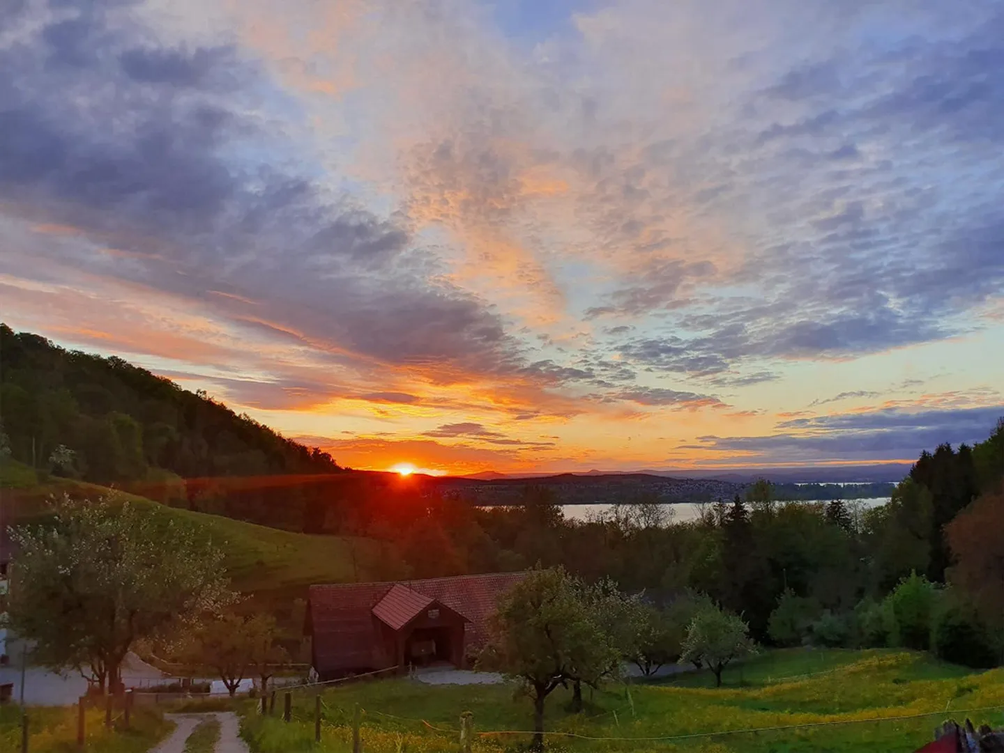 Charmante 2.5-Zimmer-Maisonette in historischer Mühle mit Seesicht - Foto 15 di 18