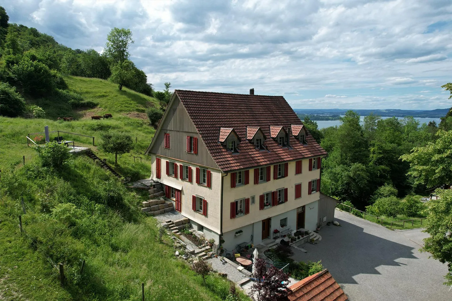 Charmante 2.5-Zimmer-Maisonette in historischer Mühle mit Seesicht - Foto 17 di 18