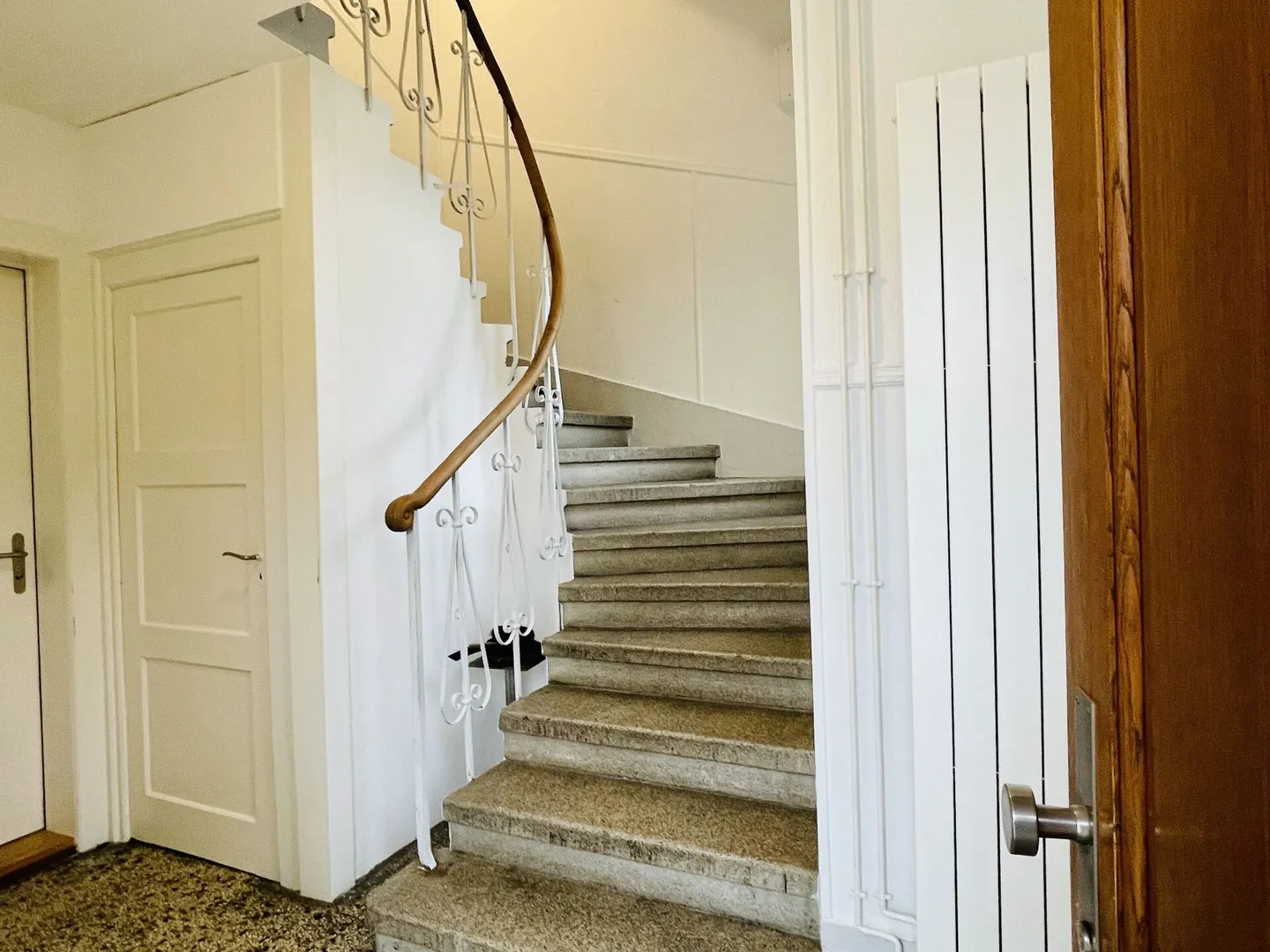 Zeitlos schön: Modern renovierte 4 Zimmer Altbauperle - Foto 8 von 11