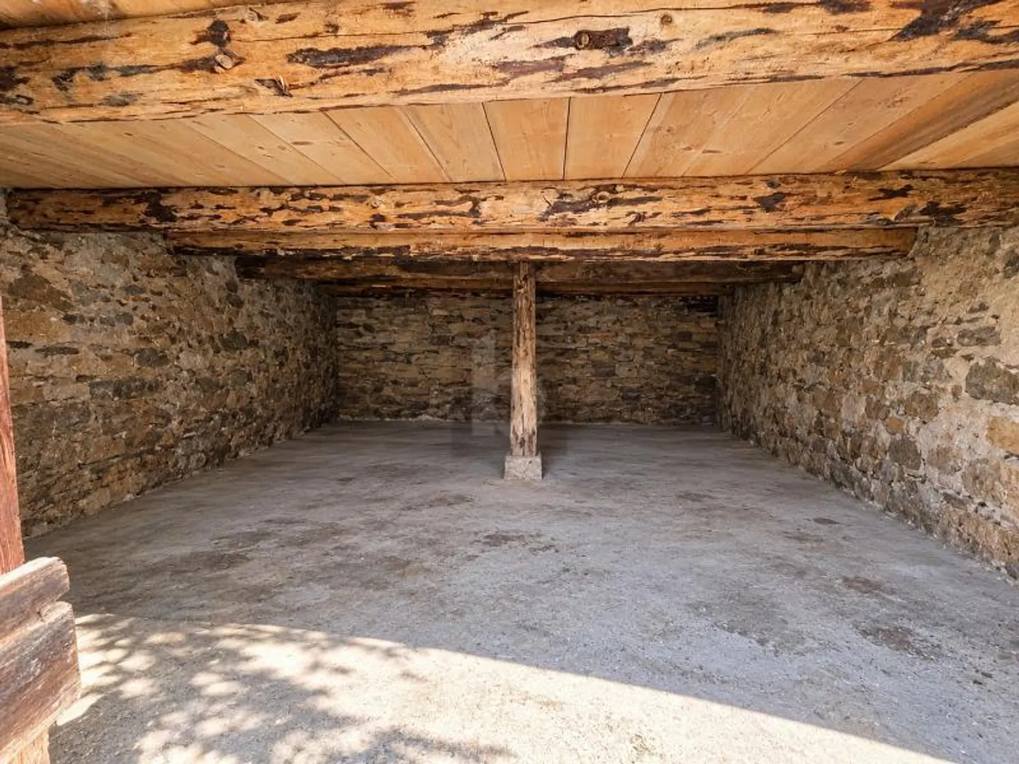 IN A QUIET LOCATION, TO BE RENOVATED - Photo 2 of 5