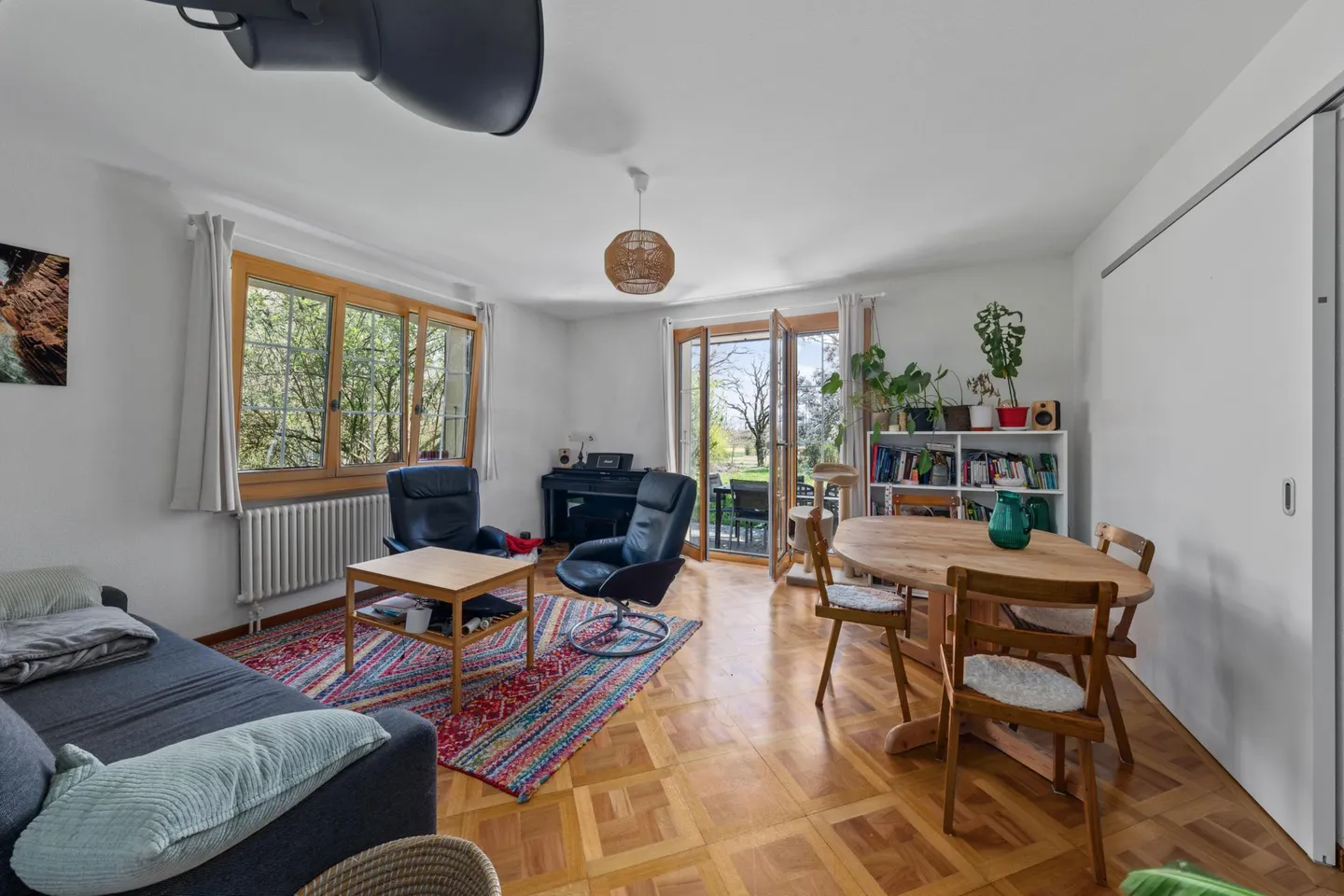 Schöne Familienvilla mit einem privaten Wald - Foto 5 von 14