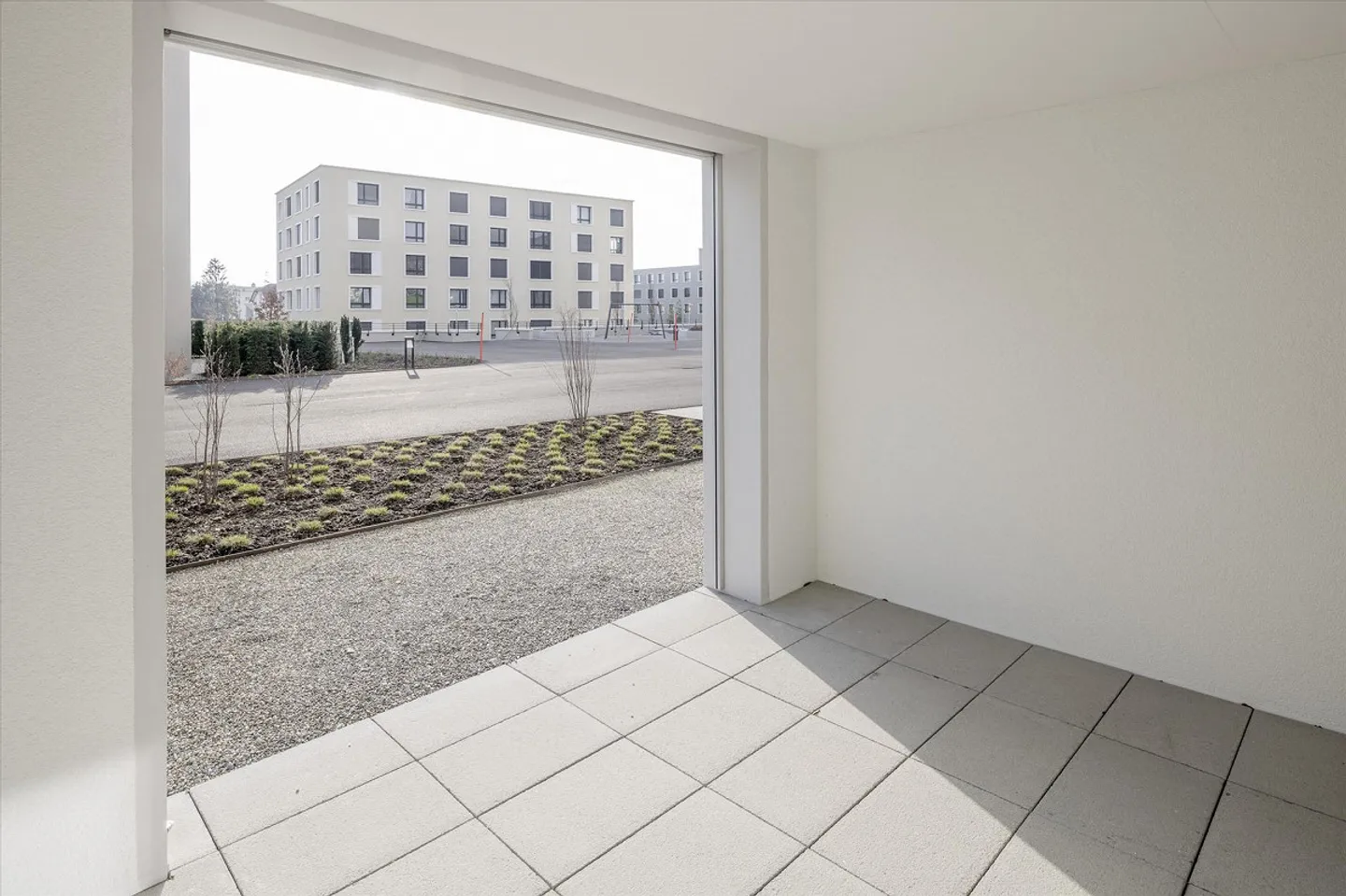 Appartement moderne avec cuisine ouverte - Photo 6 sur 7