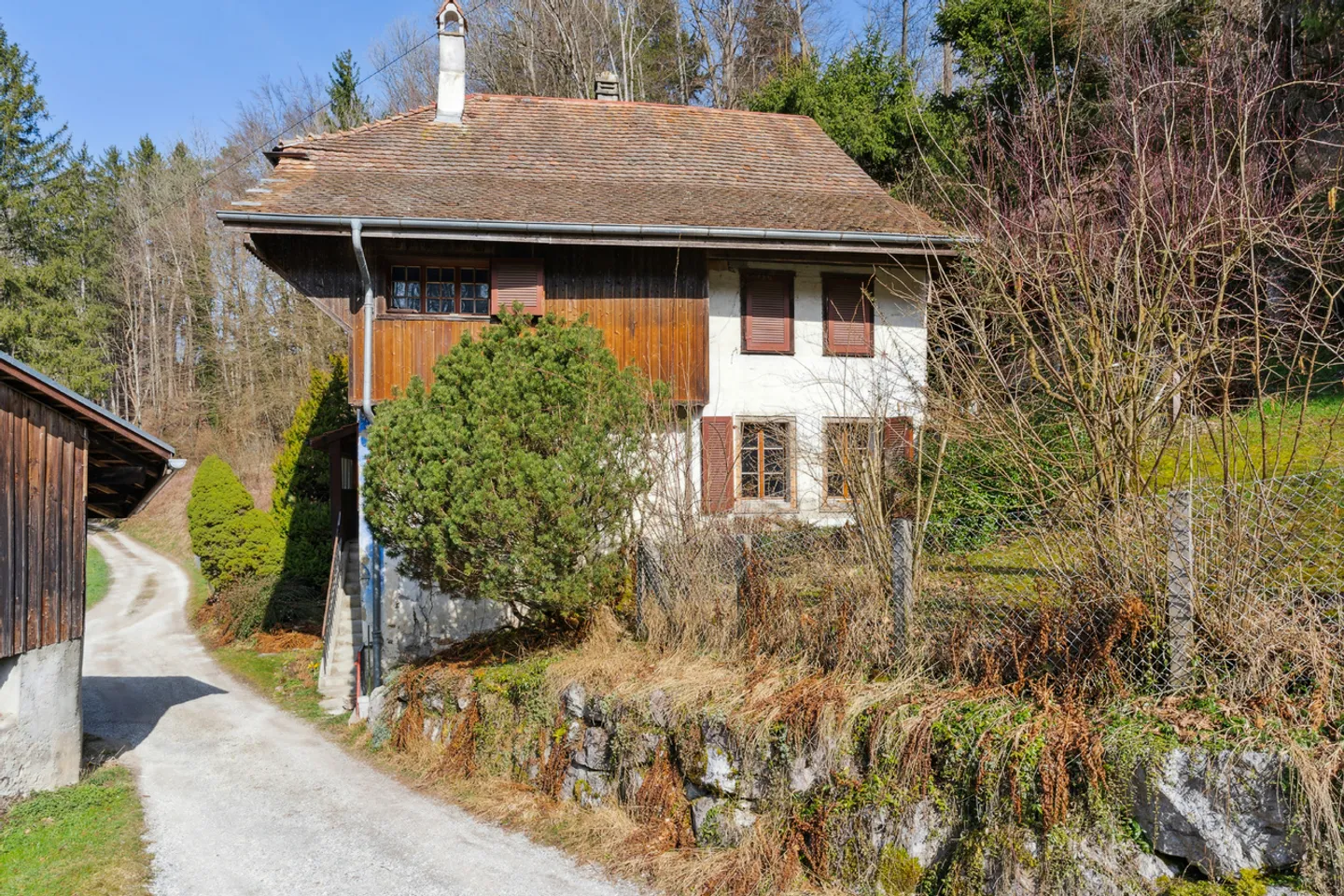 Historic house to renovate in Pulvermüli - Photo 3 of 8