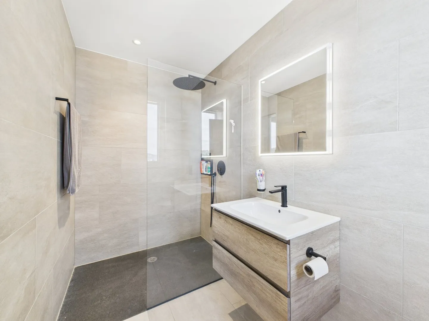 Exklusive Neubauwohnung mit schönem Ausblick - Foto 14 von 21