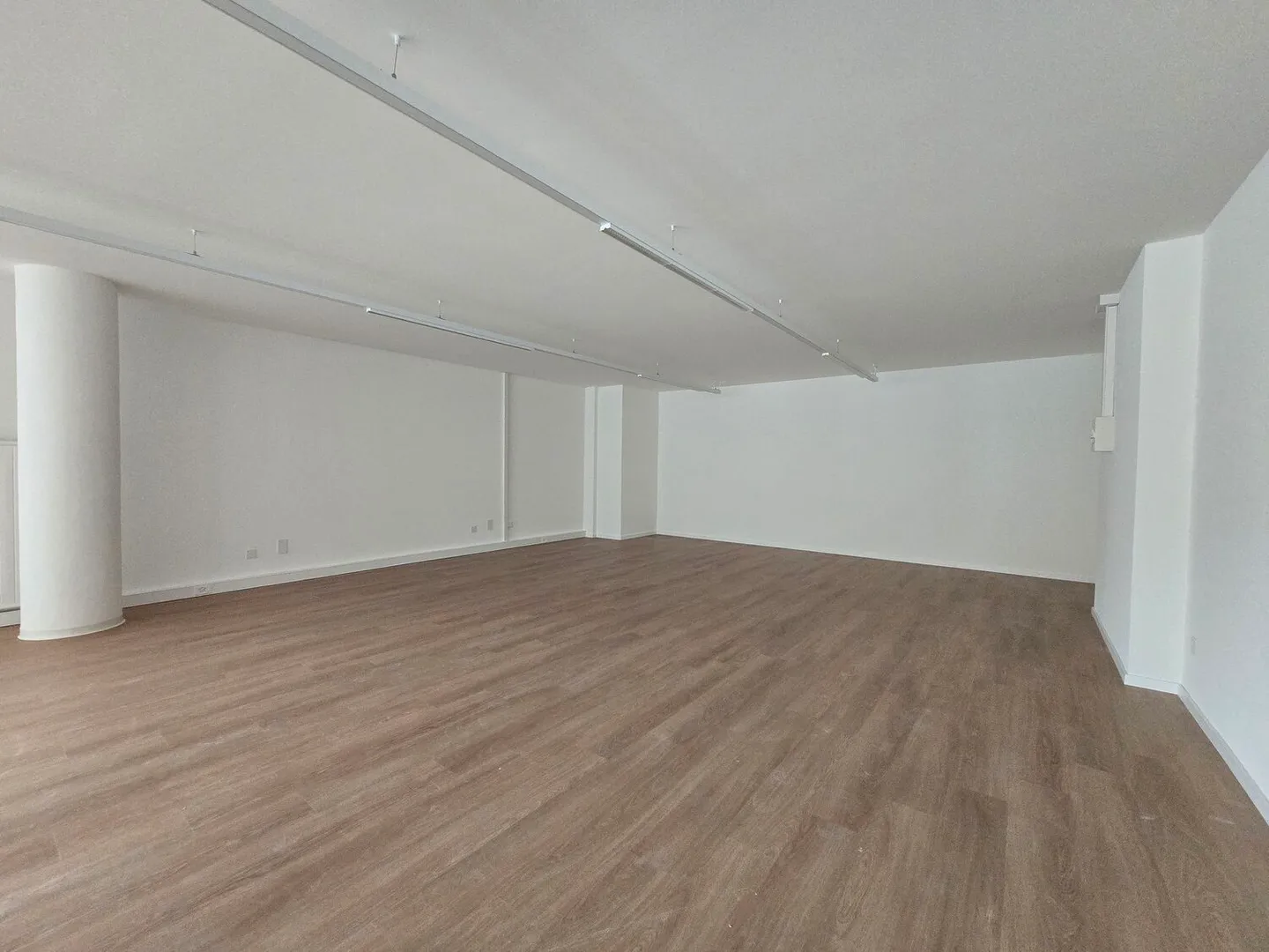 Office space for rent - Photo 3 of 13