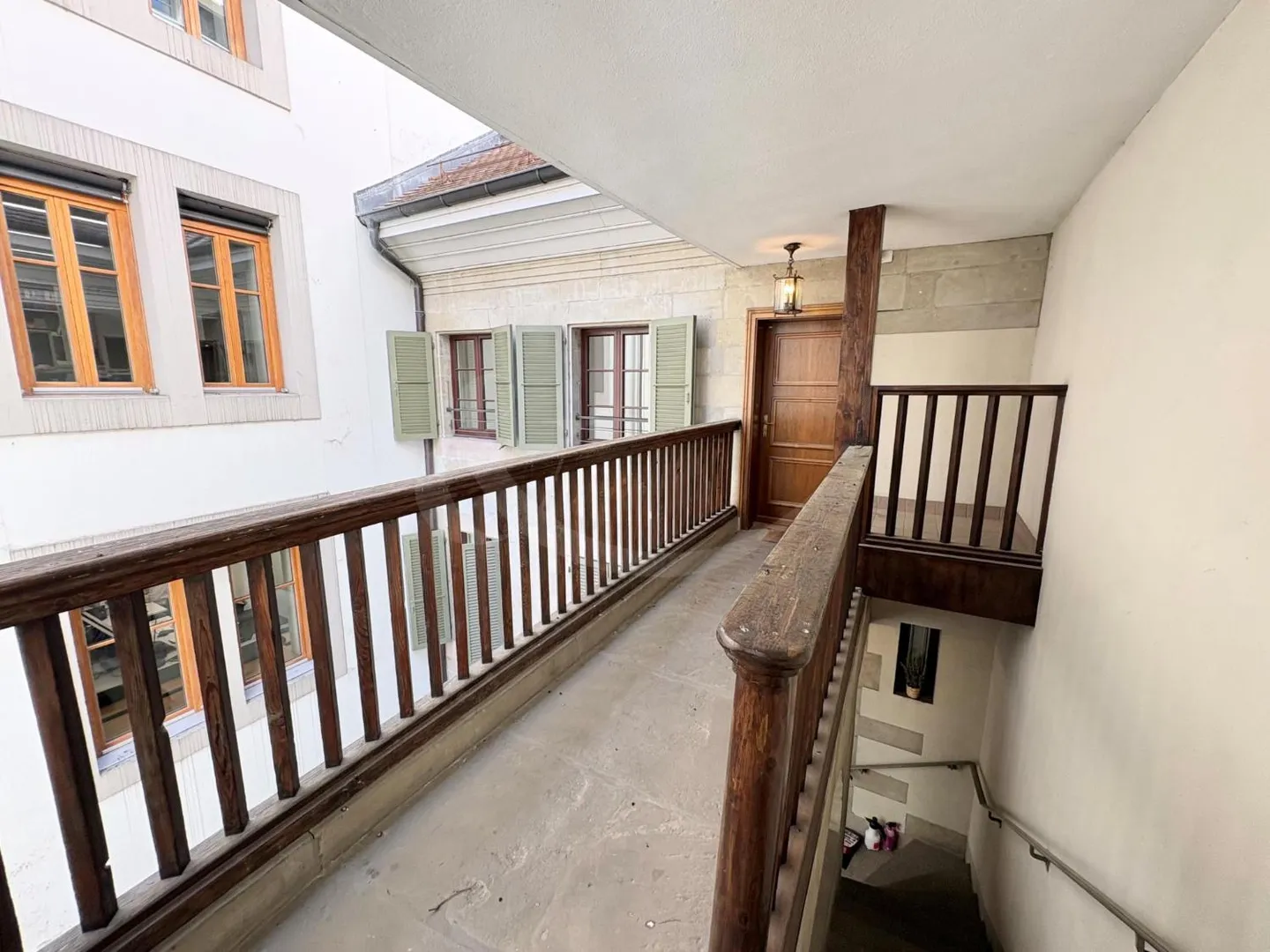 Elegant duplex loft in the heart of Geneva - just steps from the Quais des Bergues - Photo 7 of 8