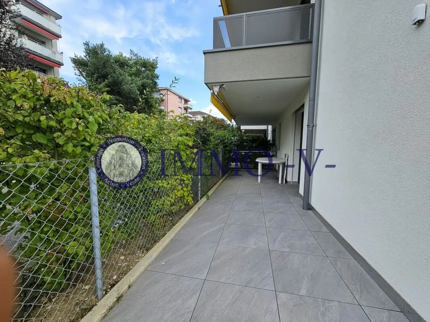 Modernes Studio mit großer Terrasse in Bussigny - Foto 3 von 4