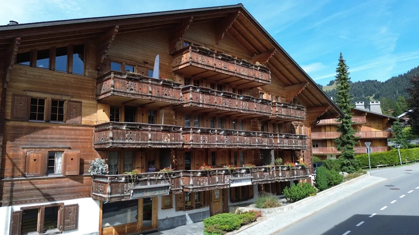 Large Commercial Space in Villars-sur-Ollon, Switzerland - Photo 1 of 11