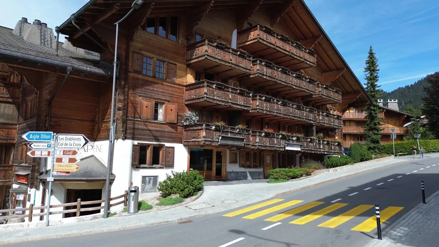 Large Commercial Space in Villars-sur-Ollon, Switzerland - Photo 2 of 11