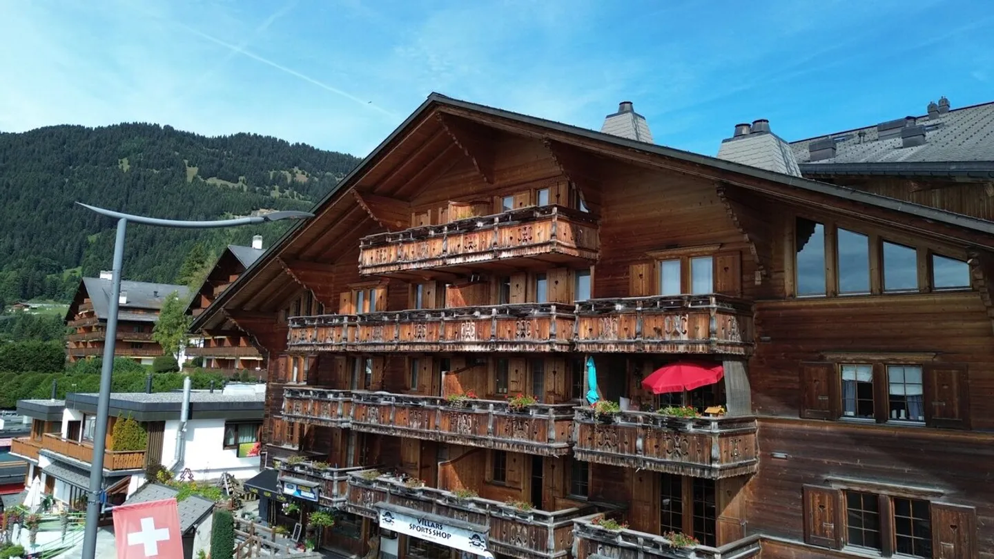 Large Commercial Space in Villars-sur-Ollon, Switzerland - Photo 3 of 11