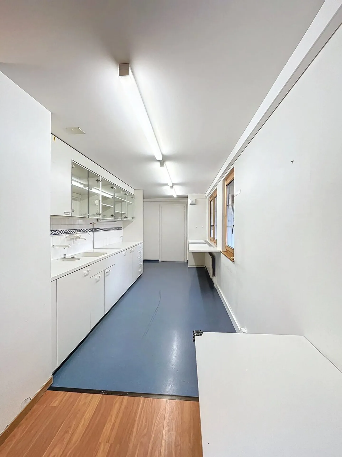 Large Commercial Space in Villars-sur-Ollon, Switzerland - Photo 6 of 11