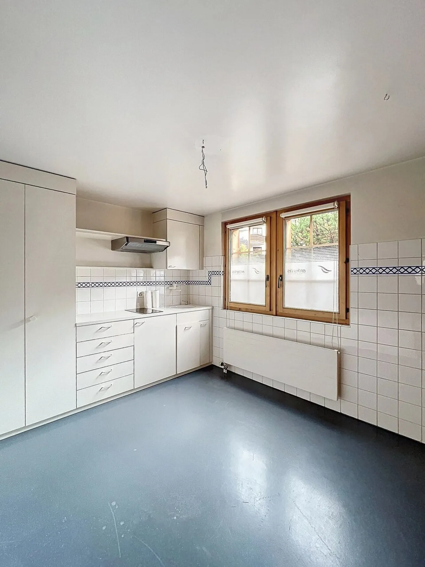 Large Commercial Space in Villars-sur-Ollon, Switzerland - Photo 7 of 11
