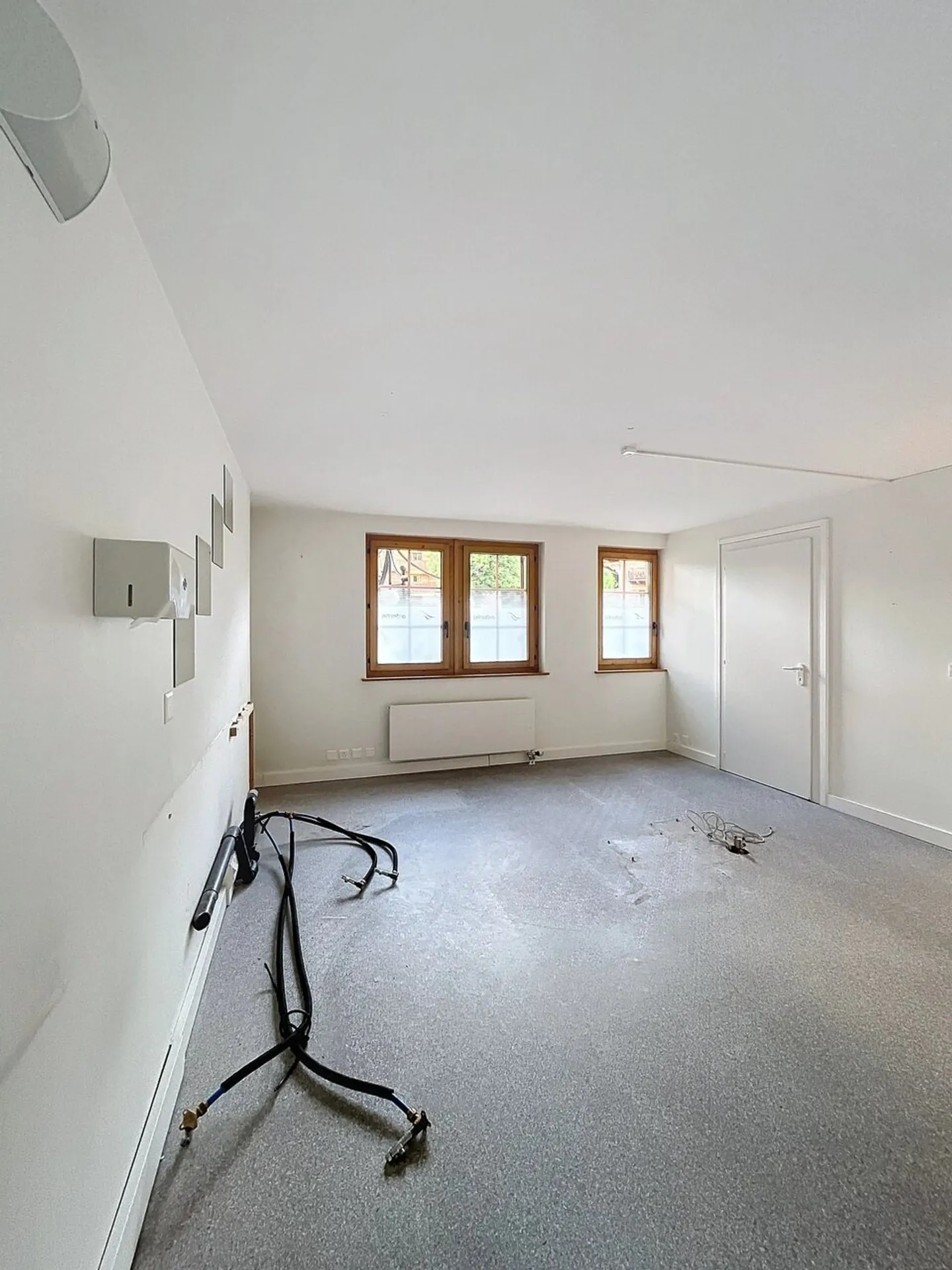 Large Commercial Space in Villars-sur-Ollon, Switzerland - Photo 9 of 11
