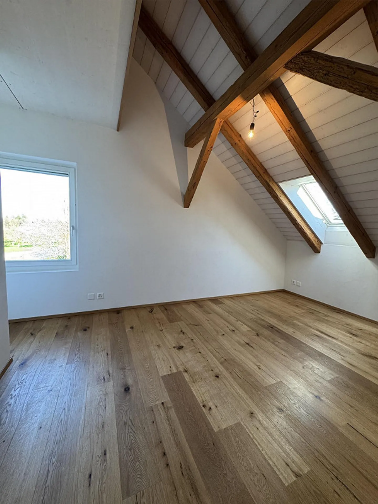 Bellissimo appartamento mansardato luminoso di 5.5 stanze con balcone - Foto 17 di 22