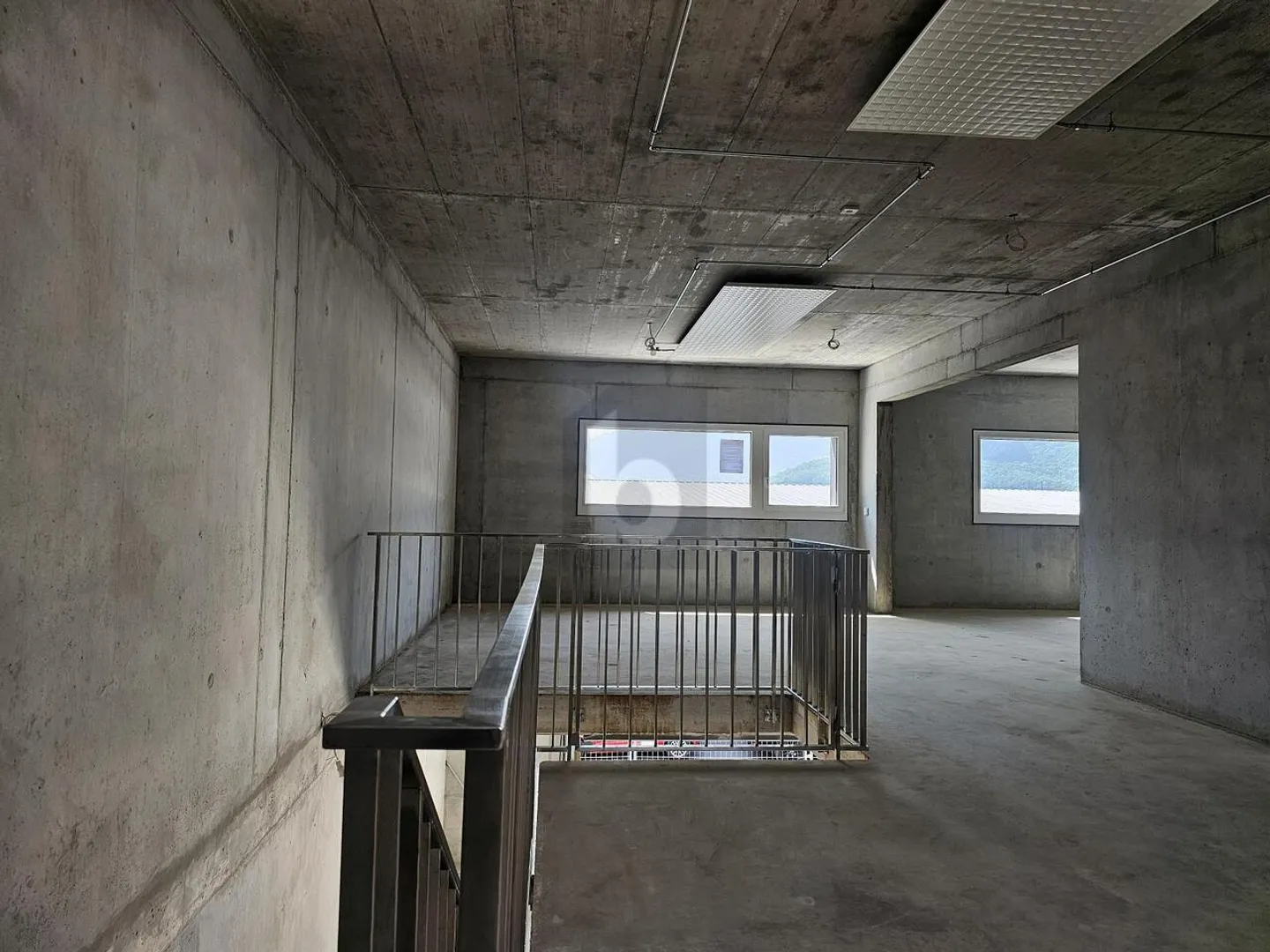 Doppelhalle mit Arbeitskostenbeteiligung - Foto 2 von 5