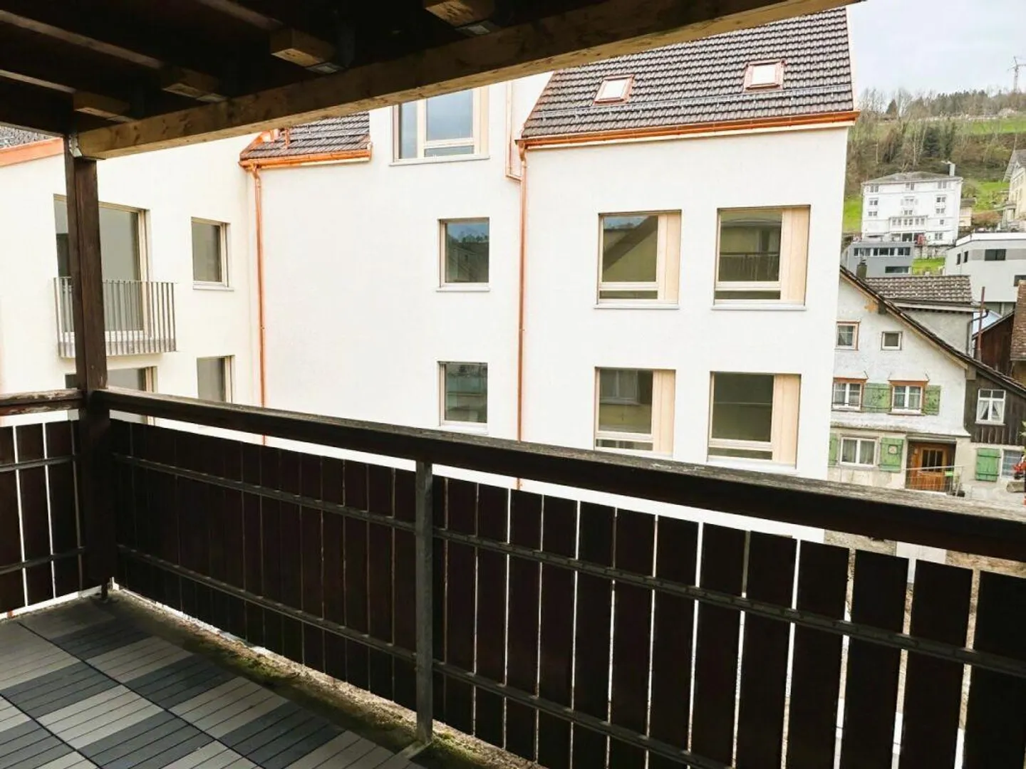 Appartamento luminoso e bello di 3,5 stanze con balcone in affitto - Foto 9 di 9