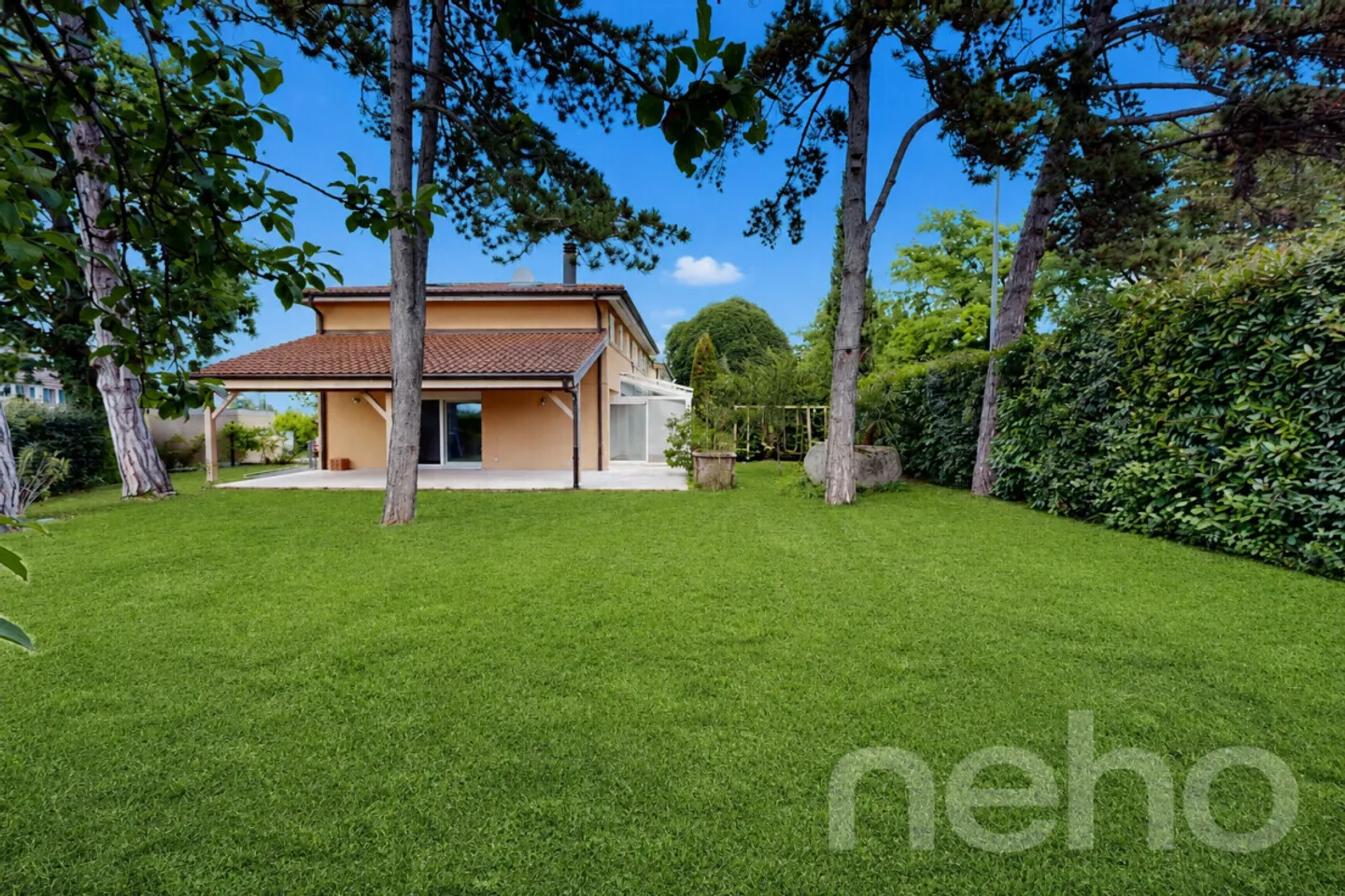 Casa a schiera angolare con ampio giardino a Vessy - Foto 3 di 12
