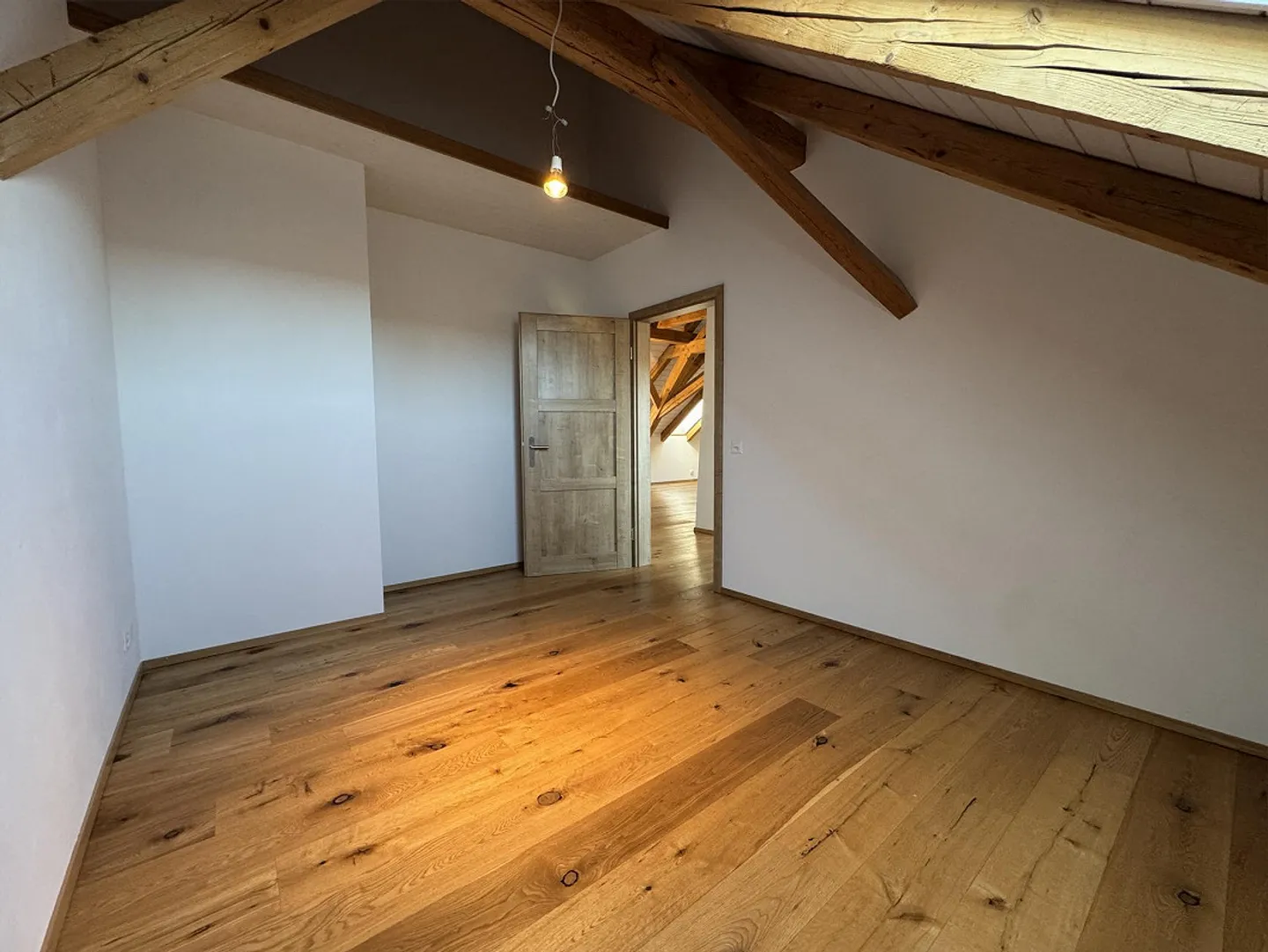 Bellissimo appartamento mansardato luminoso di 5.5 stanze con balcone - Foto 22 di 22