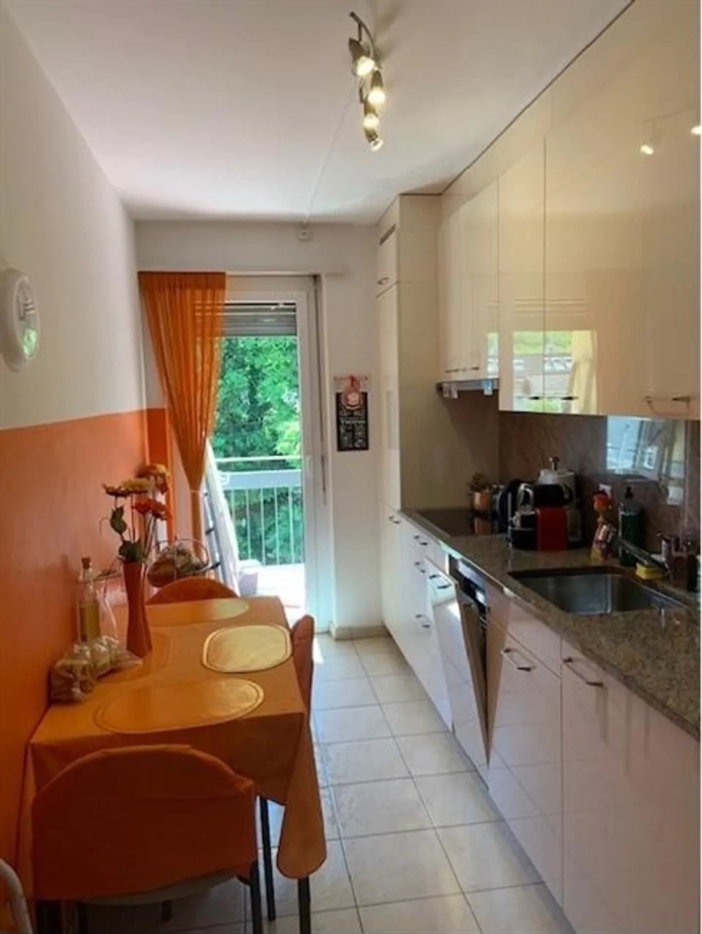 «Appartamento 3.5 locali a Losone con posteggio esterno / 3.5 Zimmer-Wohnung in Losone mit Aussenparkplatz» - Foto 8 di 17