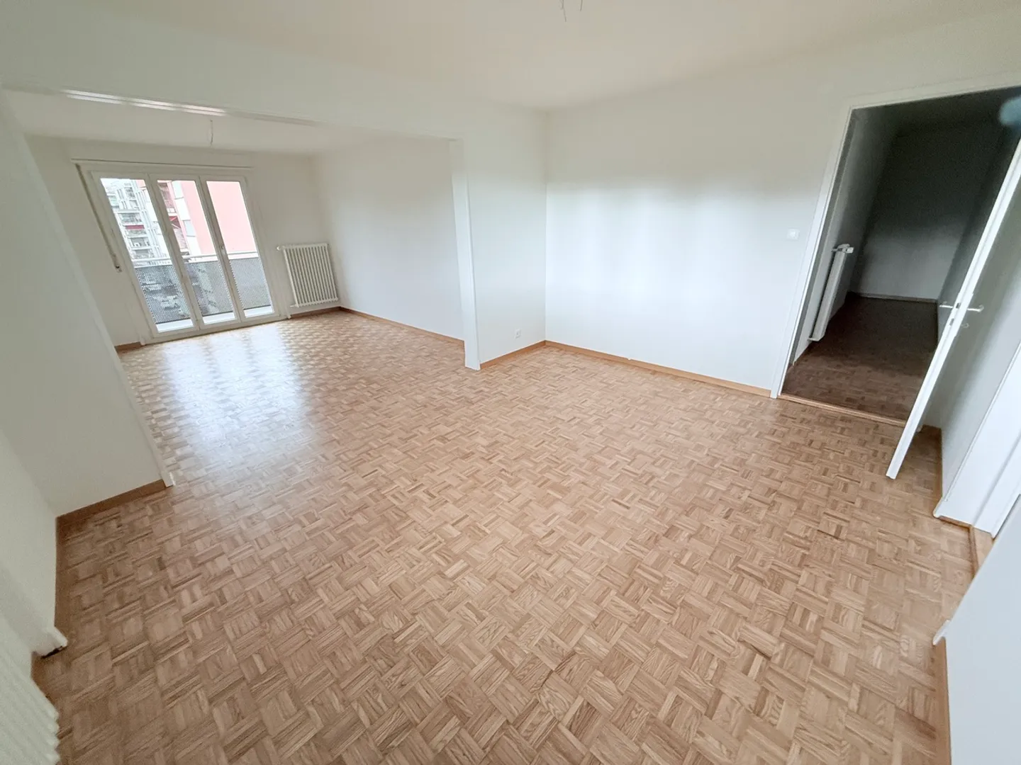 Appartement rénové avec balcon - Photo 5 sur 6