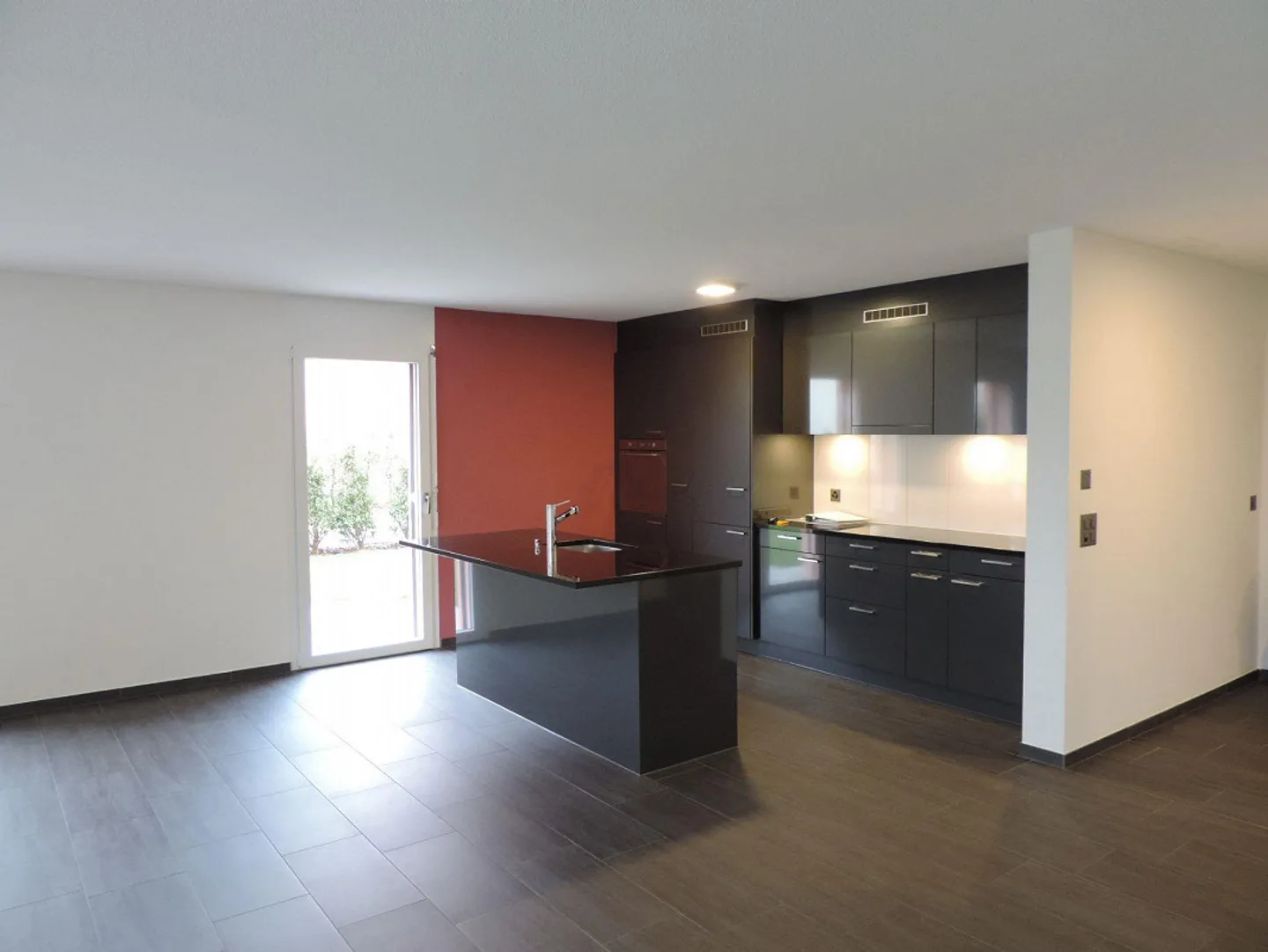 Superbe appartement de 4,5 pièces au rez-de-chaussée - Photo 3 sur 13