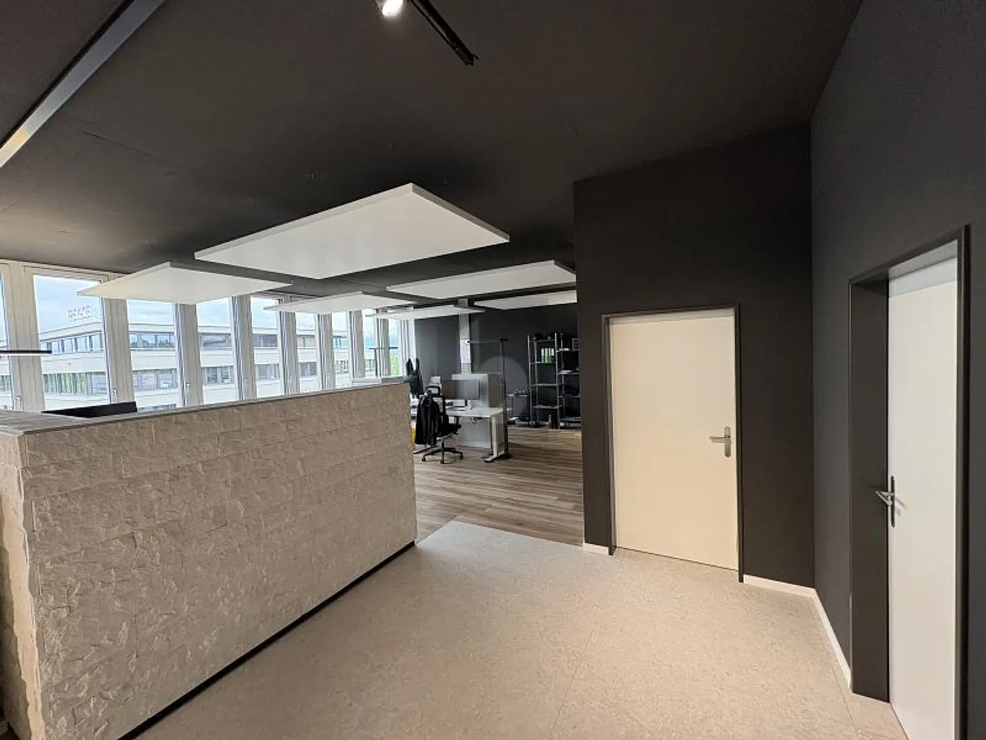 Modernes Büro im wachsenden Gewerbezentrum - Foto 3 von 6