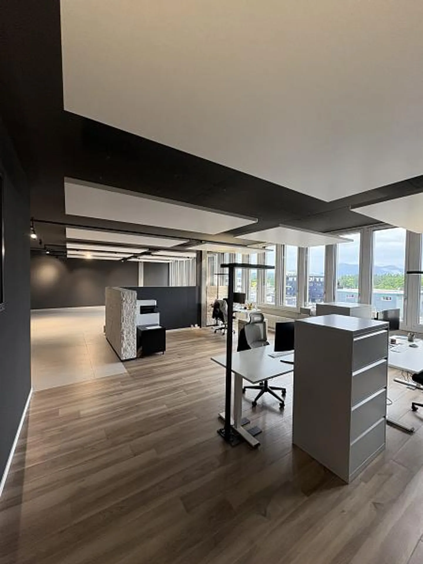 Modernes Büro im wachsenden Gewerbezentrum - Foto 2 von 6