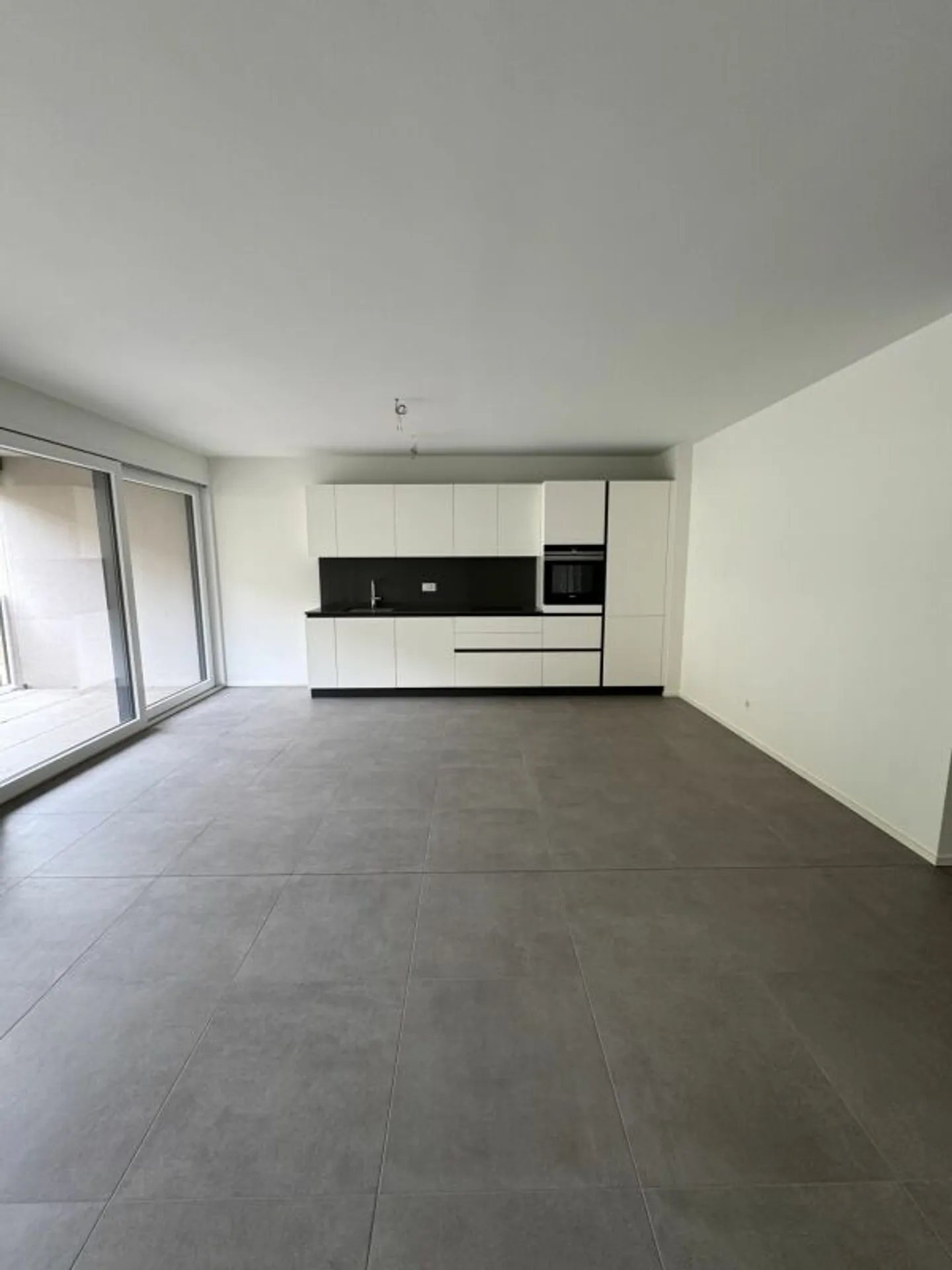 Monteggio | 3.5 Nuovo | Affitto 1'320 | Spese accessorie 180 | Posto auto 100 - Foto 3 di 11