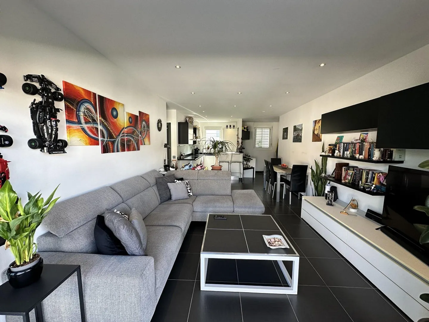KURATIERT UND MODERN 3.5 IN EINER VILLA LUGANESE MIT GROSSER TERRASSE - Foto 8 von 13