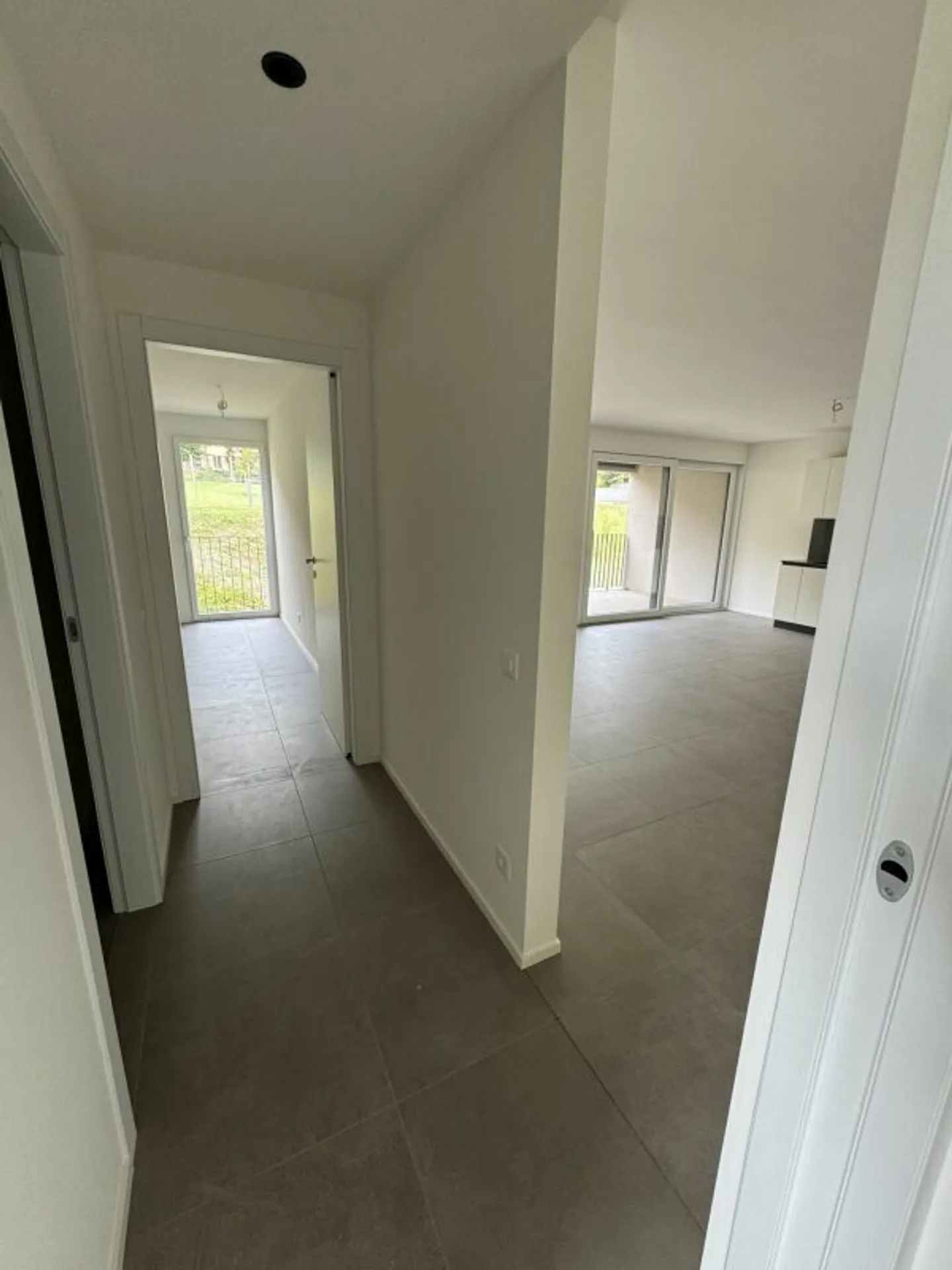 Monteggio | 3.5 Nuovo | Affitto 1'320 | Spese accessorie 180 | Posto auto 100 - Foto 5 di 11
