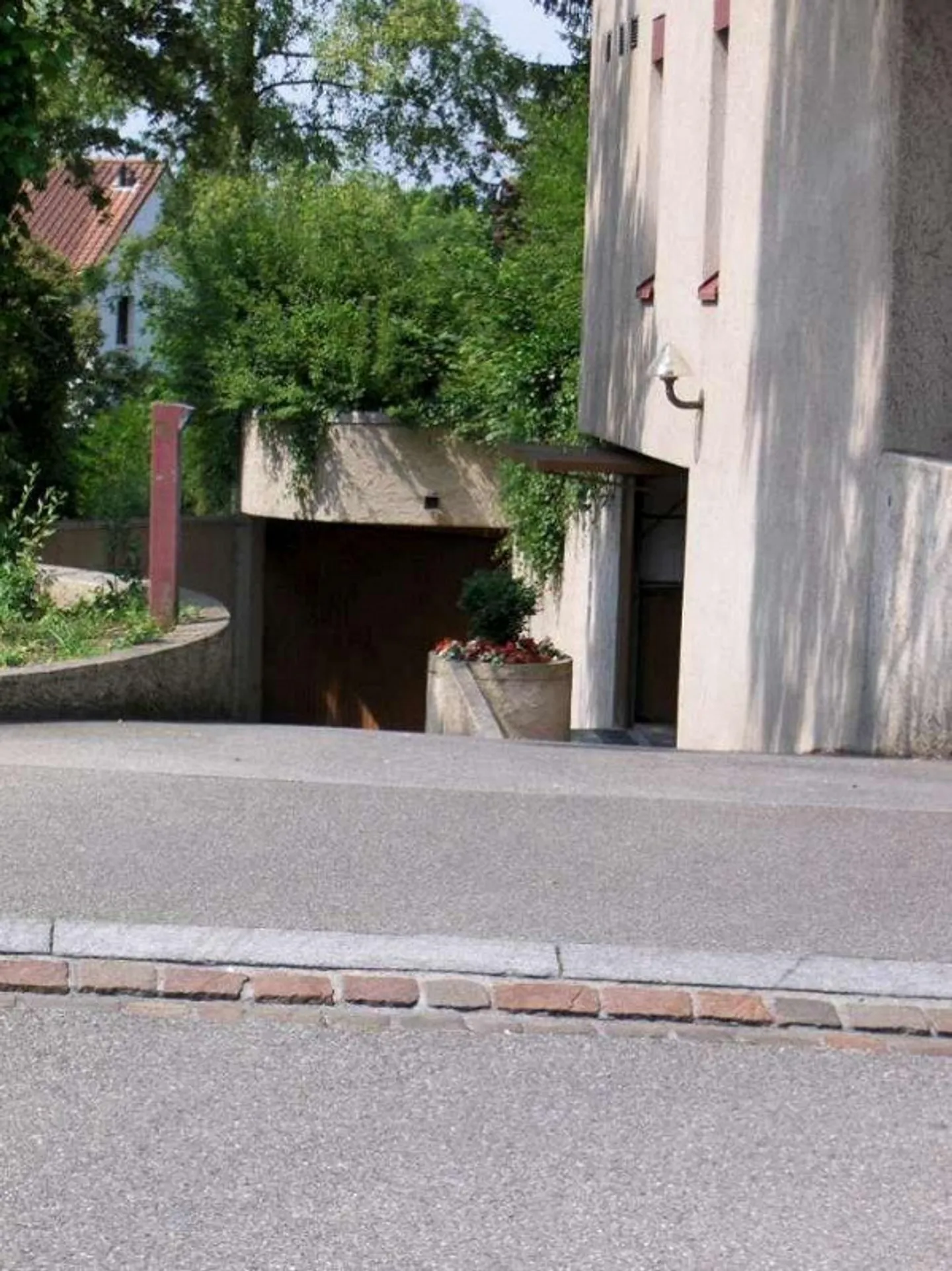 Parking space in Zurich-Witikon limited until 31.03.2028 - Photo 1 of 2