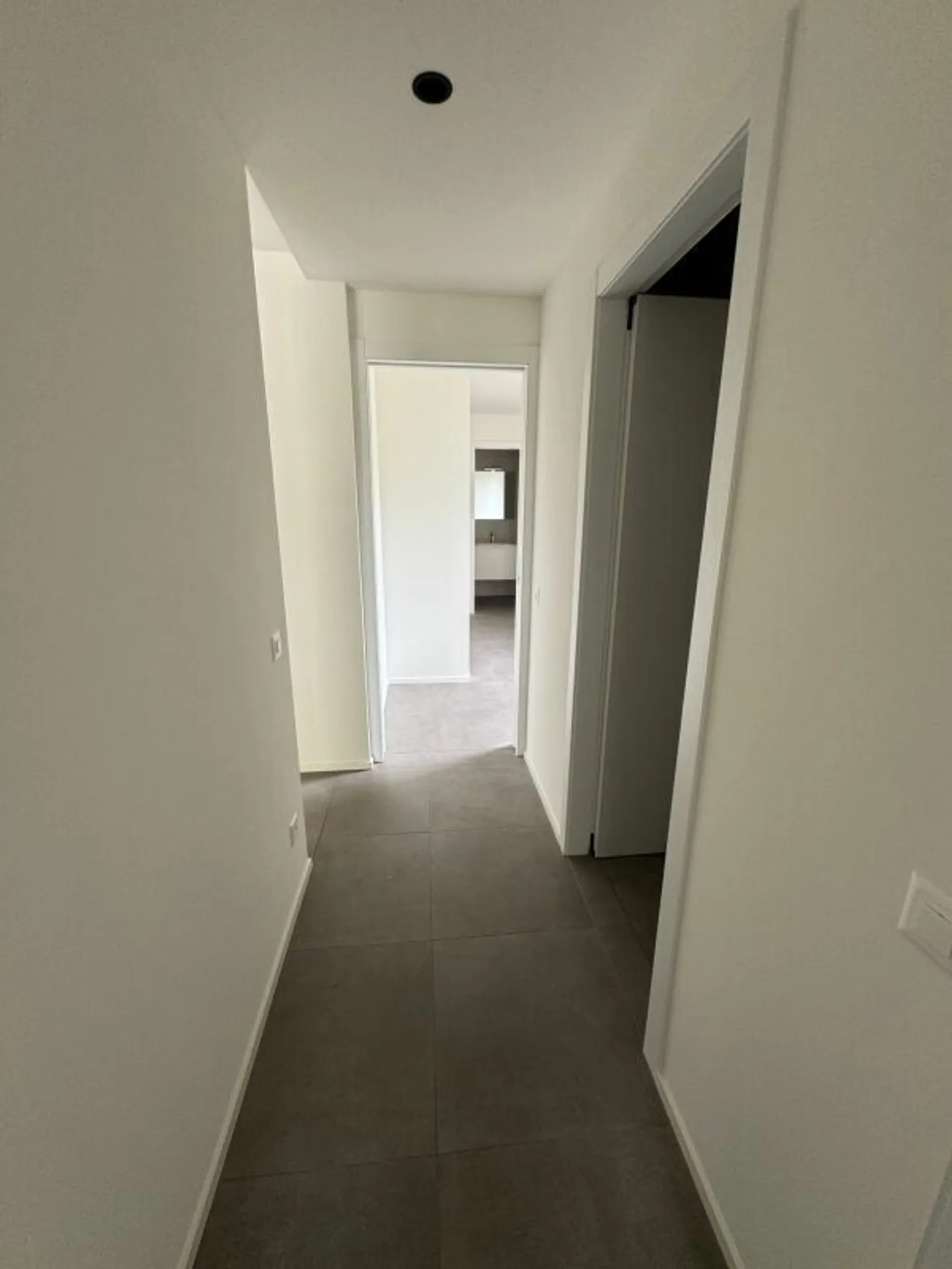 Monteggio | 3.5 Nuovo | Affitto 1'320 | Spese accessorie 180 | Posto auto 100 - Foto 7 di 11