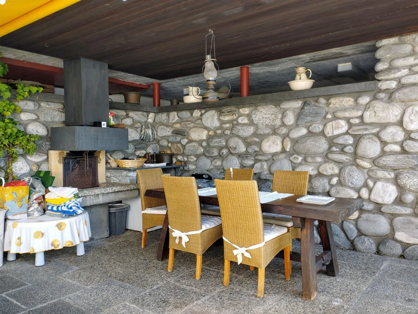 MURALTO – Elegant apartment with private pool and stunning lake view - Photo 5 of 28