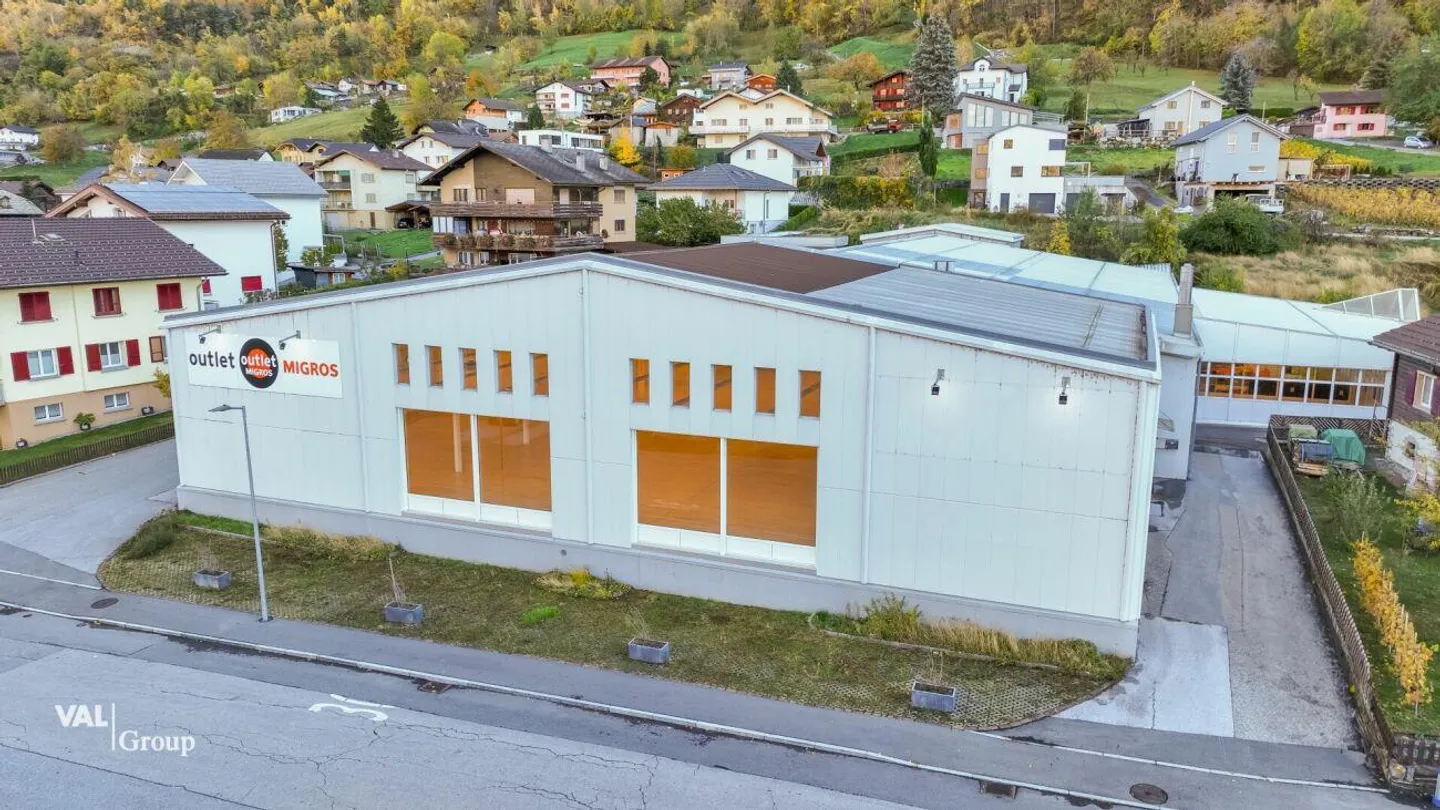 Ampia hall commerciale a Eyholz - versatile e idealmente accessibile - Foto 1 di 11