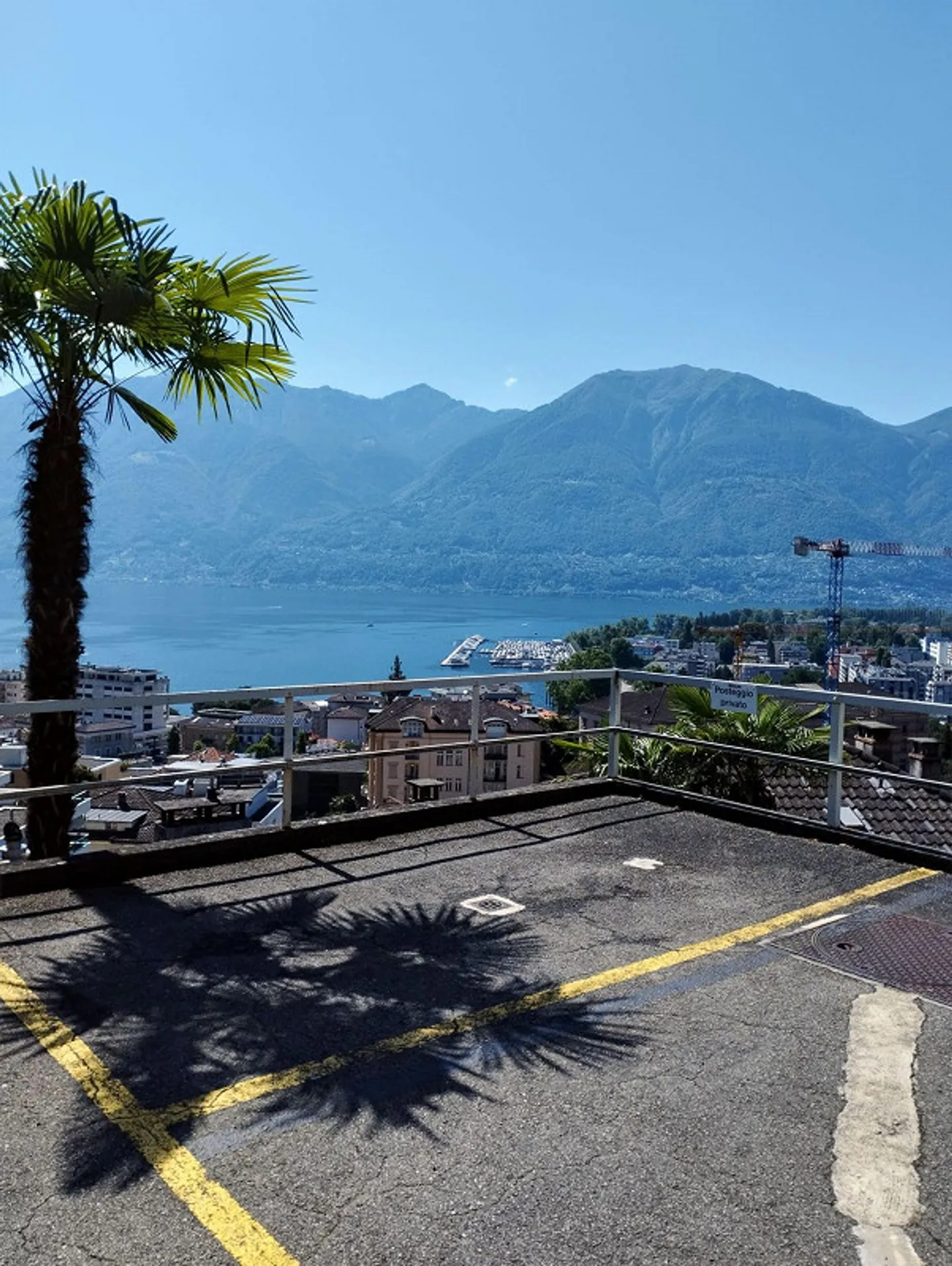 MURALTO – Elegant apartment with private pool and stunning lake view - Photo 28 of 28