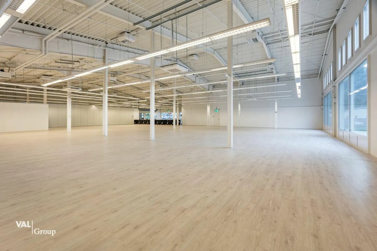 Ampia hall commerciale a Eyholz - versatile e idealmente accessibile - Foto 6 di 11