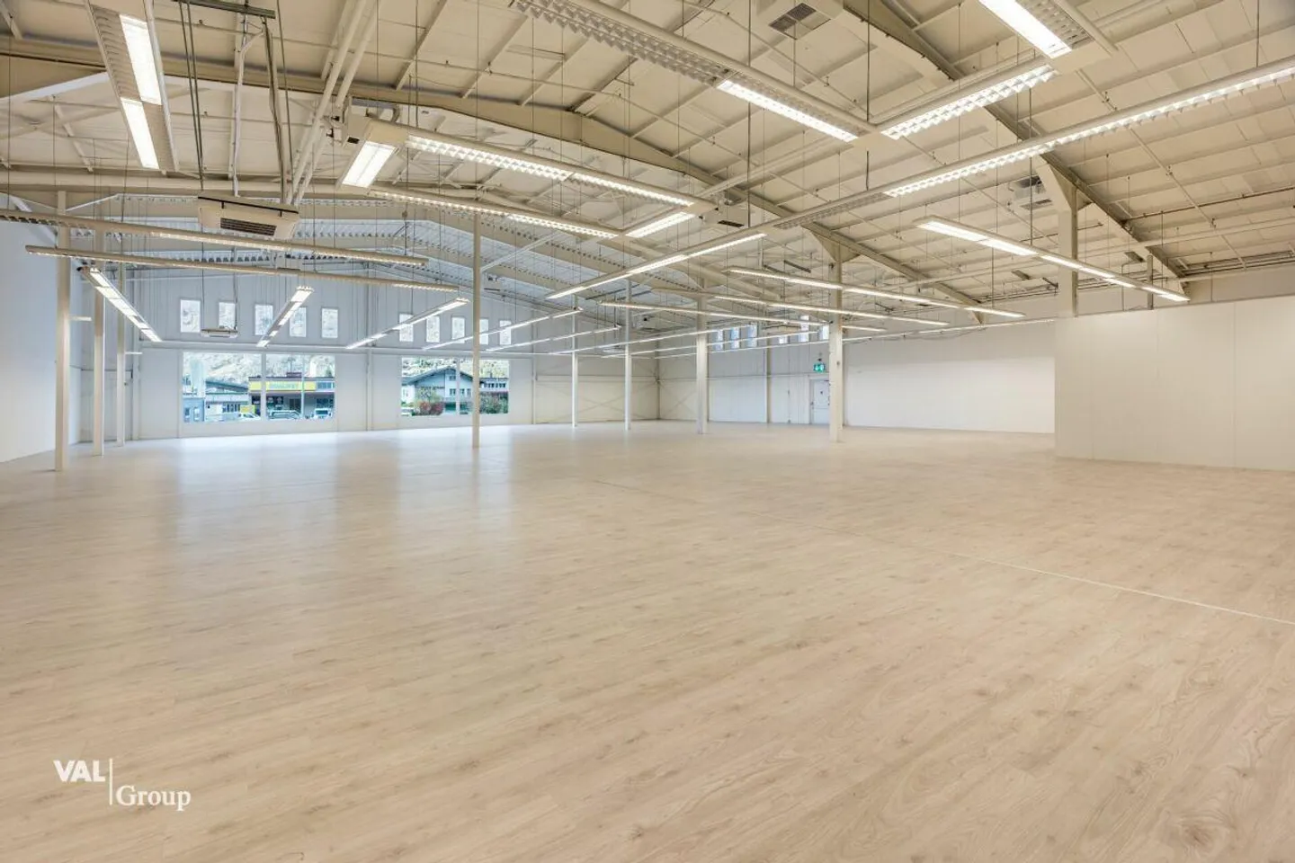 Ampia hall commerciale a Eyholz - versatile e idealmente accessibile - Foto 7 di 11