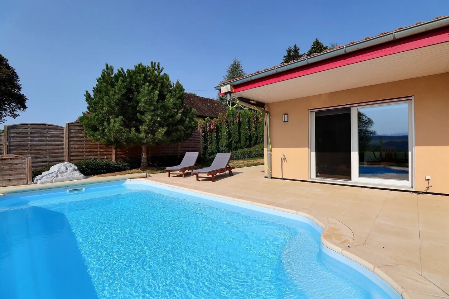 Villa individuelle de plain-pied avec piscine  - Photo 2 sur 13