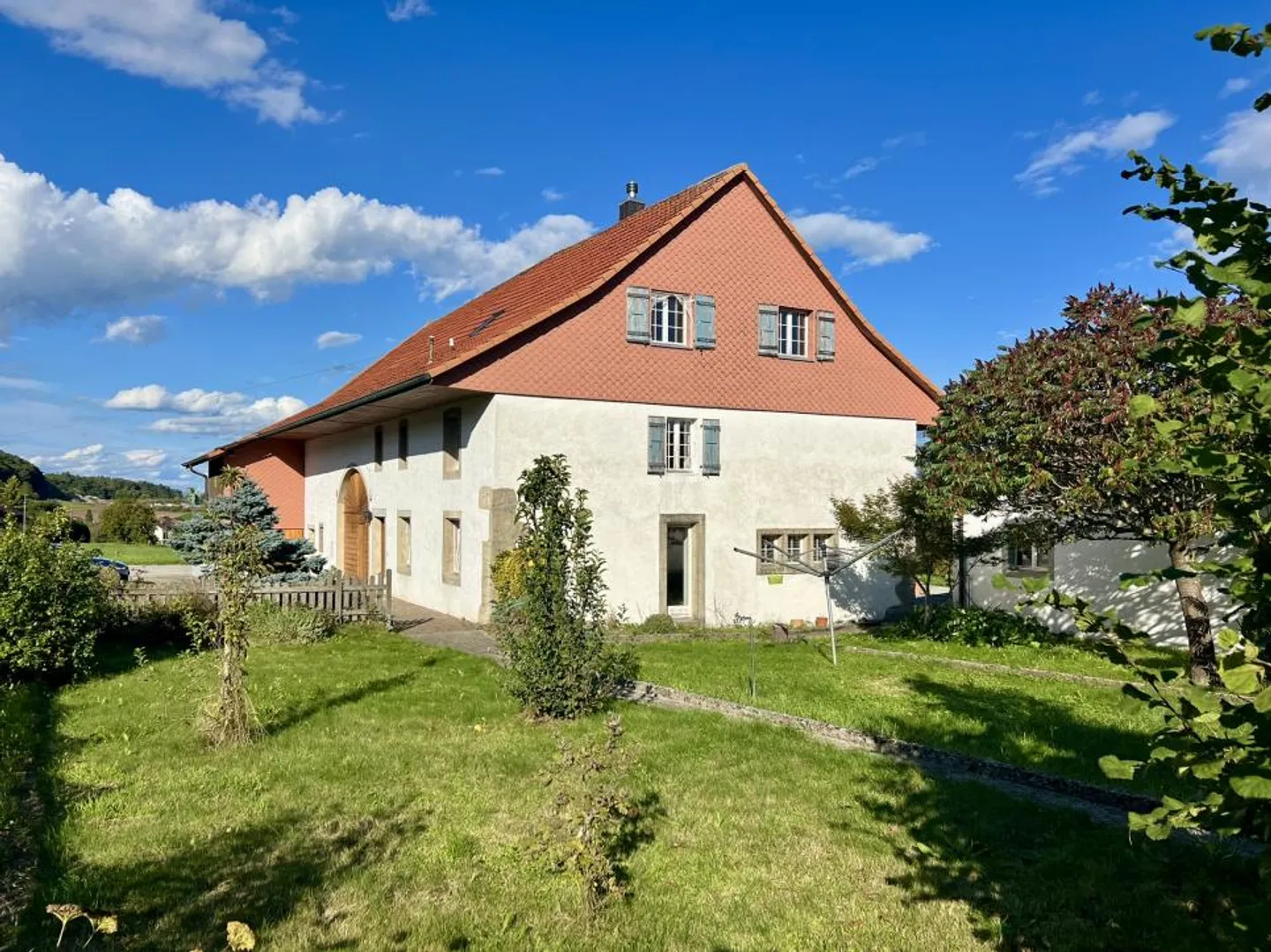 Propriété rurale - maison familiale avec dépendances - Photo 1 sur 13
