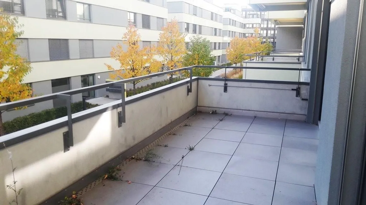 Locaux commerciaux (148m2) avec kitchenette et balcon - Photo 8 sur 9