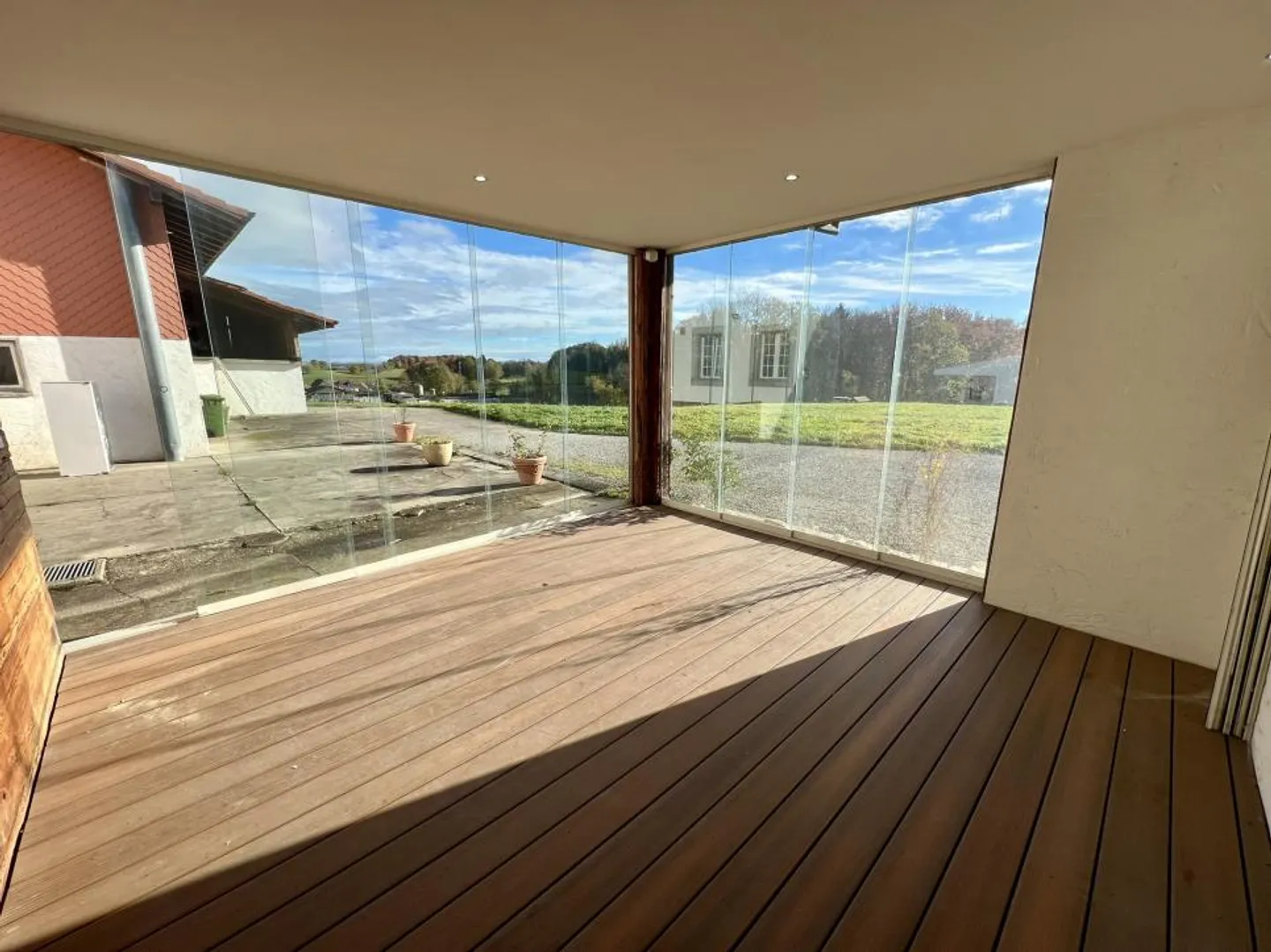 Propriété rurale - maison familiale avec dépendances - Photo 2 sur 13