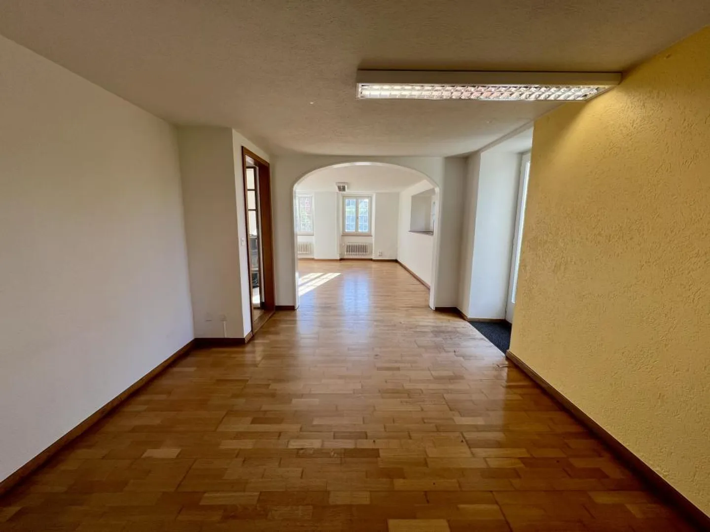 Propriété rurale - maison familiale avec dépendances - Photo 5 sur 13