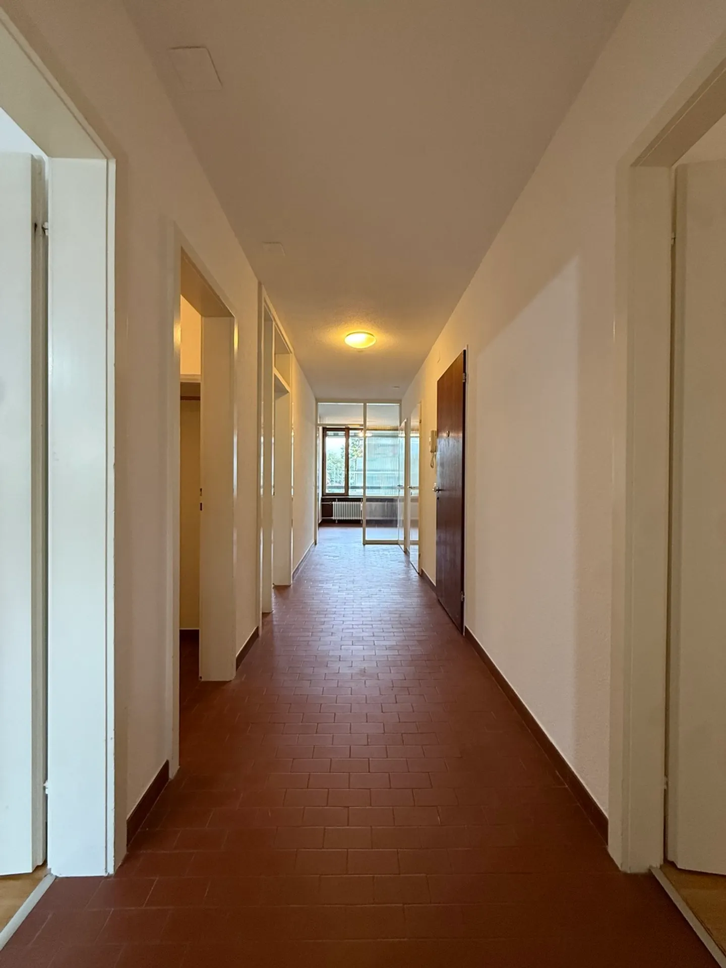 Appartamento ben curato in una posizione tranquilla e in un ambiente verde! - Foto 7 di 12