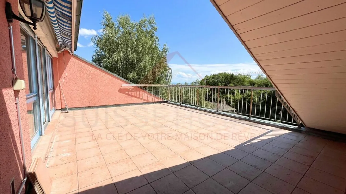 Herzstück in Échallens: 122 m² helles Apartment mit Balkon, Kamin und Dachboden zum Ausbauen - Foto 7 von 27
