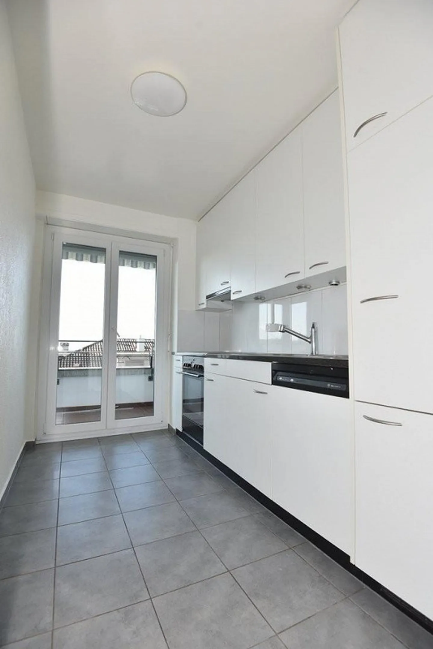 Nel cuore di Pully, vista lago e grande balcone - Foto 3 di 9