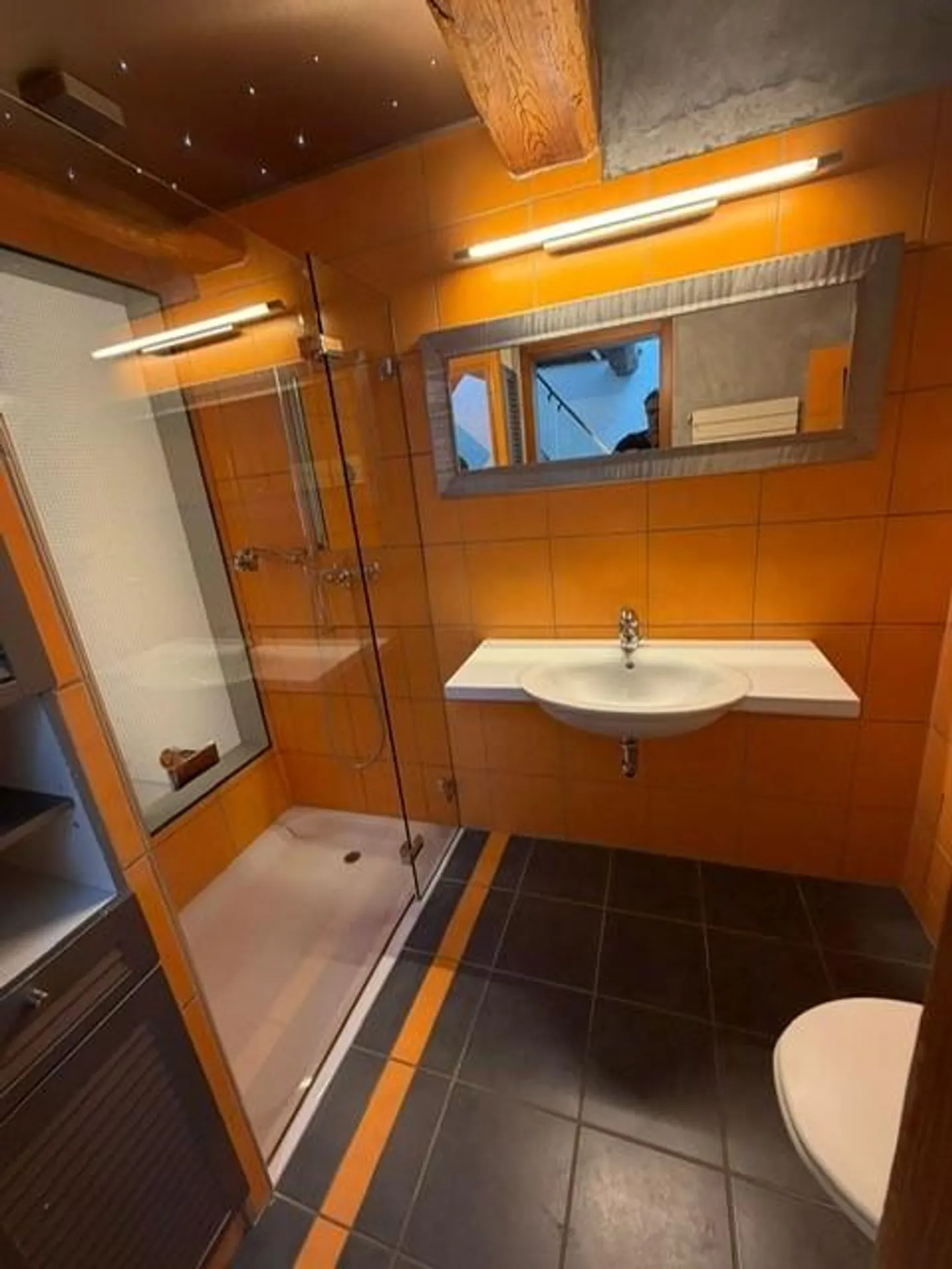 Appartement en duplex rénové de premier choix - Photo 13 sur 14