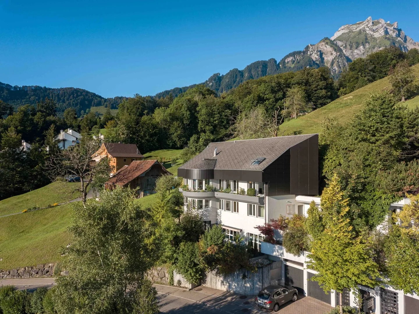 Villa exclusive avec vue spectaculaire sur le lac et les montagnes - Photo 1 sur 34