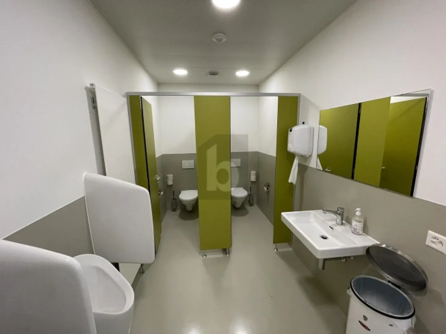 «GERÄUMIG UND IDEAL FÜR KREATIVES ARBEITEN» - Photo 5 sur 6