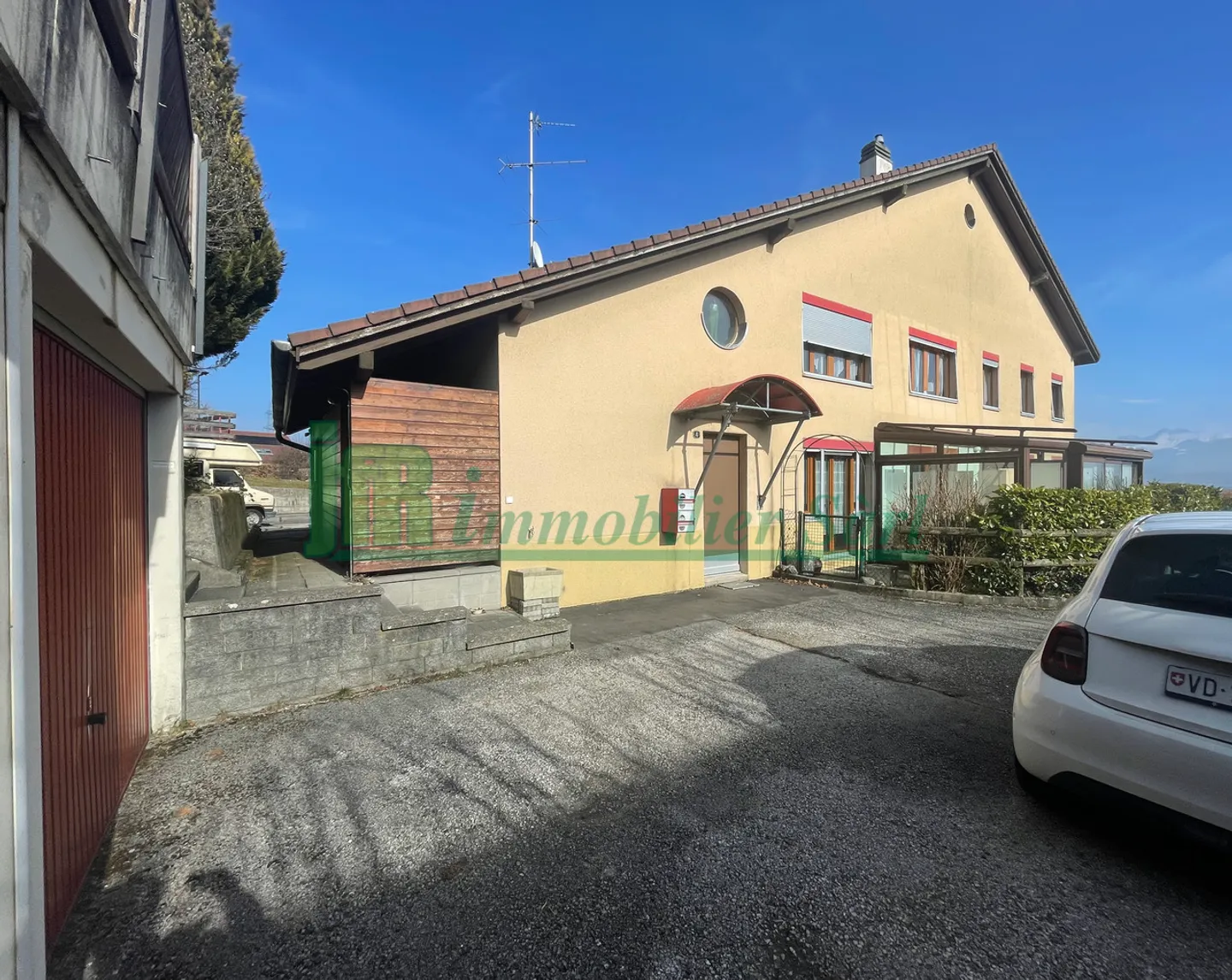 Ampio appartamento triplex di 7,5 locali in VENDITA a Essertes. - Foto 1 di 9