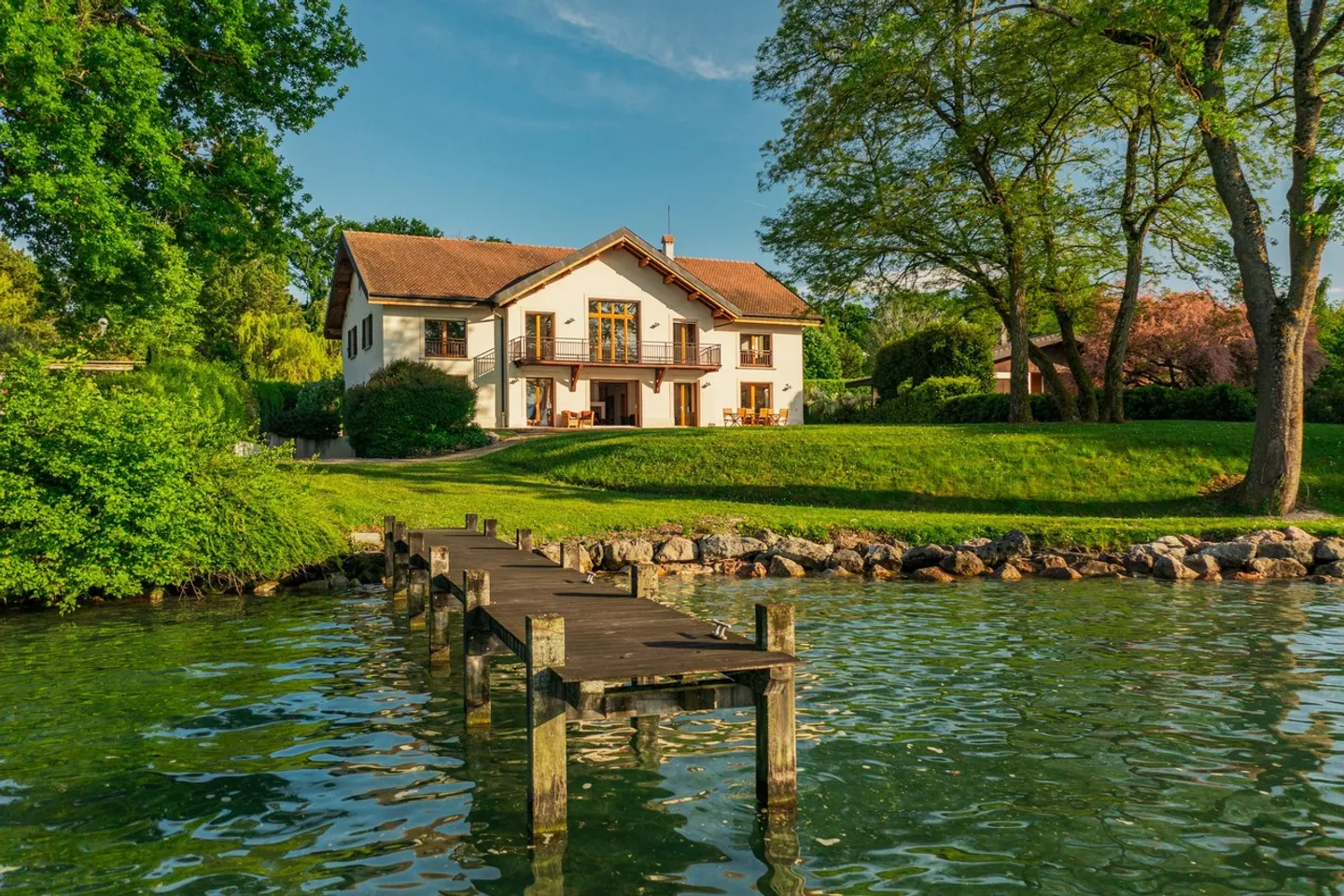 10-Zimmer-Haus - Foto 1 von 4